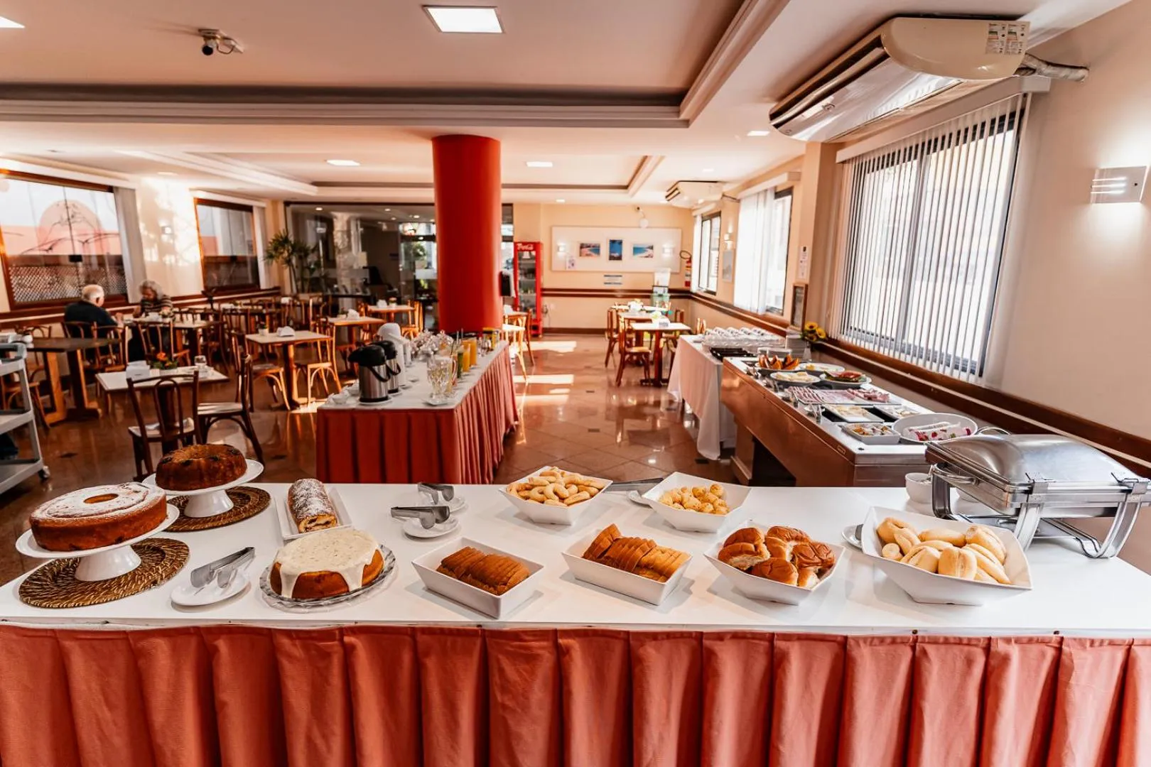 Restaurant/places to eat in Champagnat Praia Hotel