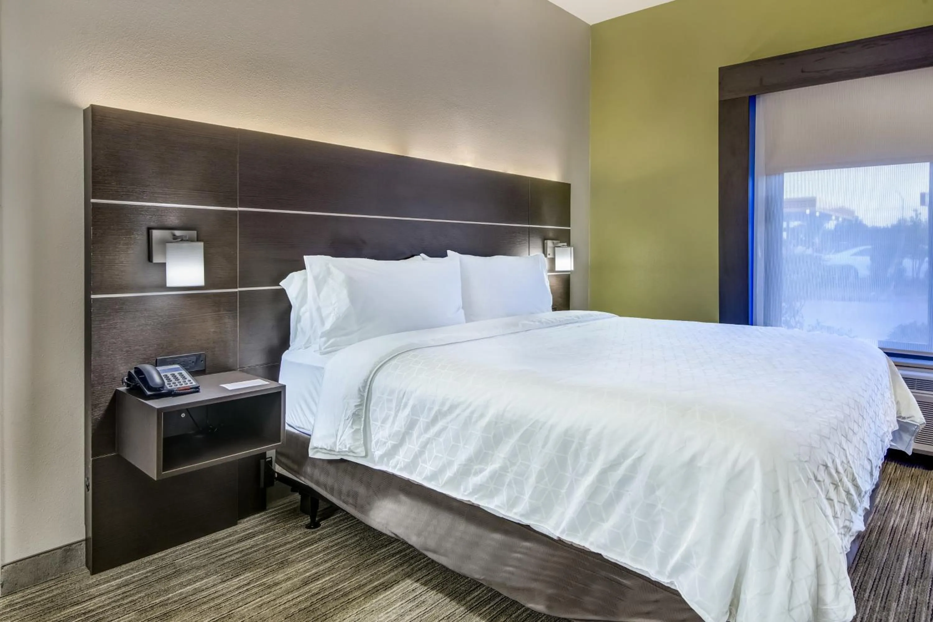 Bed in Holiday Inn Express & Suites Longview North by IHG