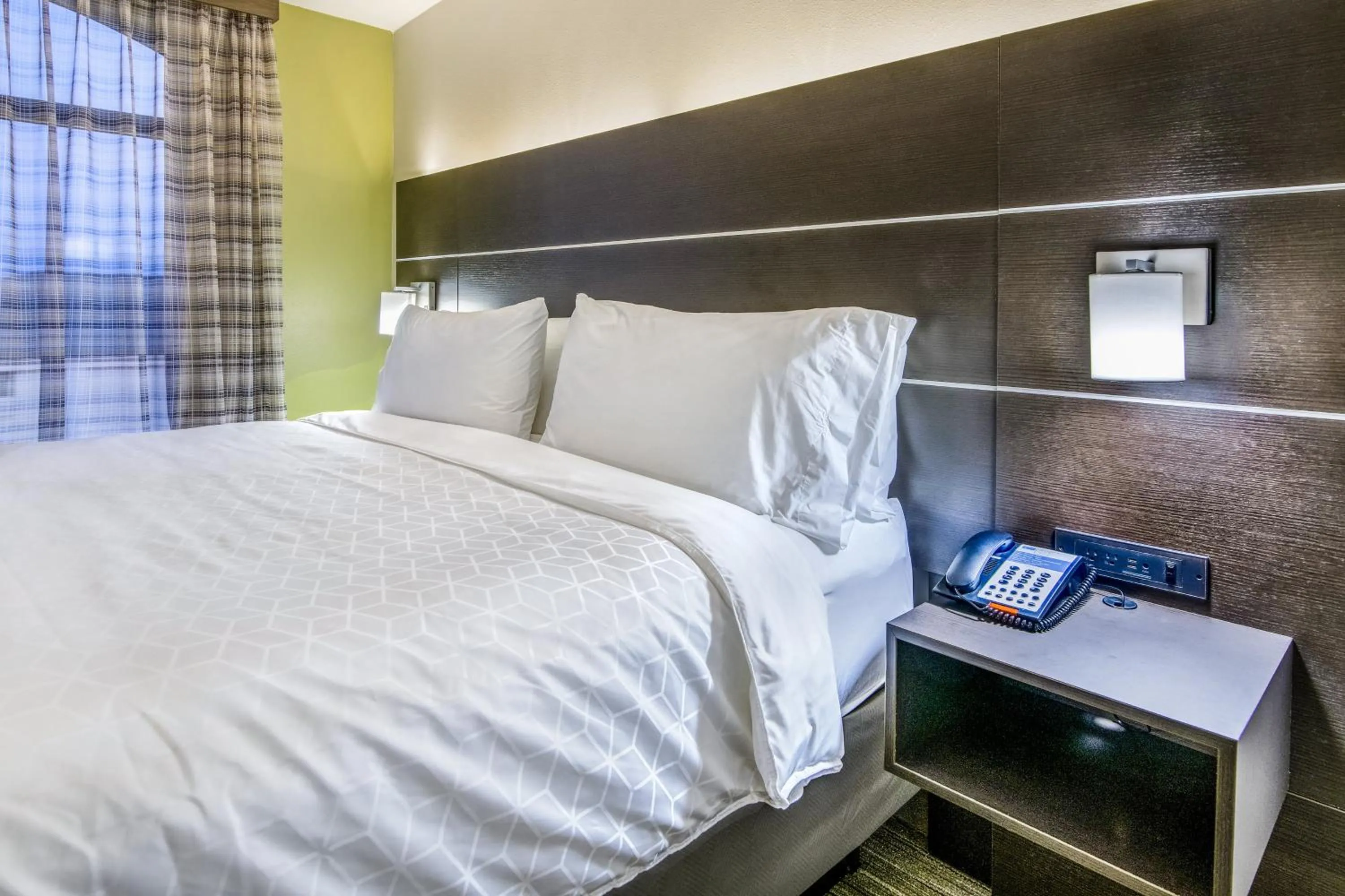 Photo of the whole room, Bed in Holiday Inn Express & Suites Longview North by IHG