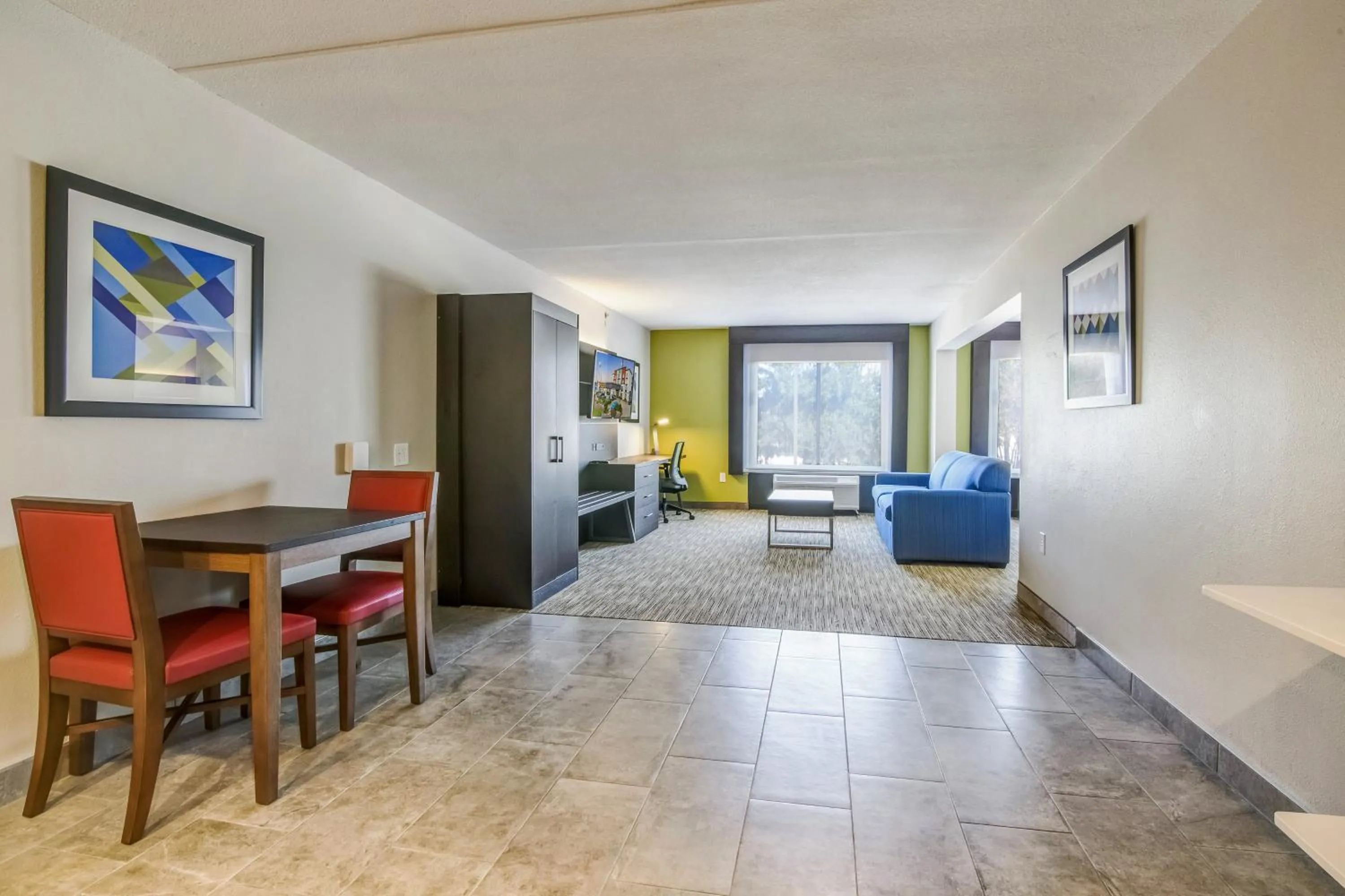 Photo of the whole room in Holiday Inn Express & Suites Longview North by IHG