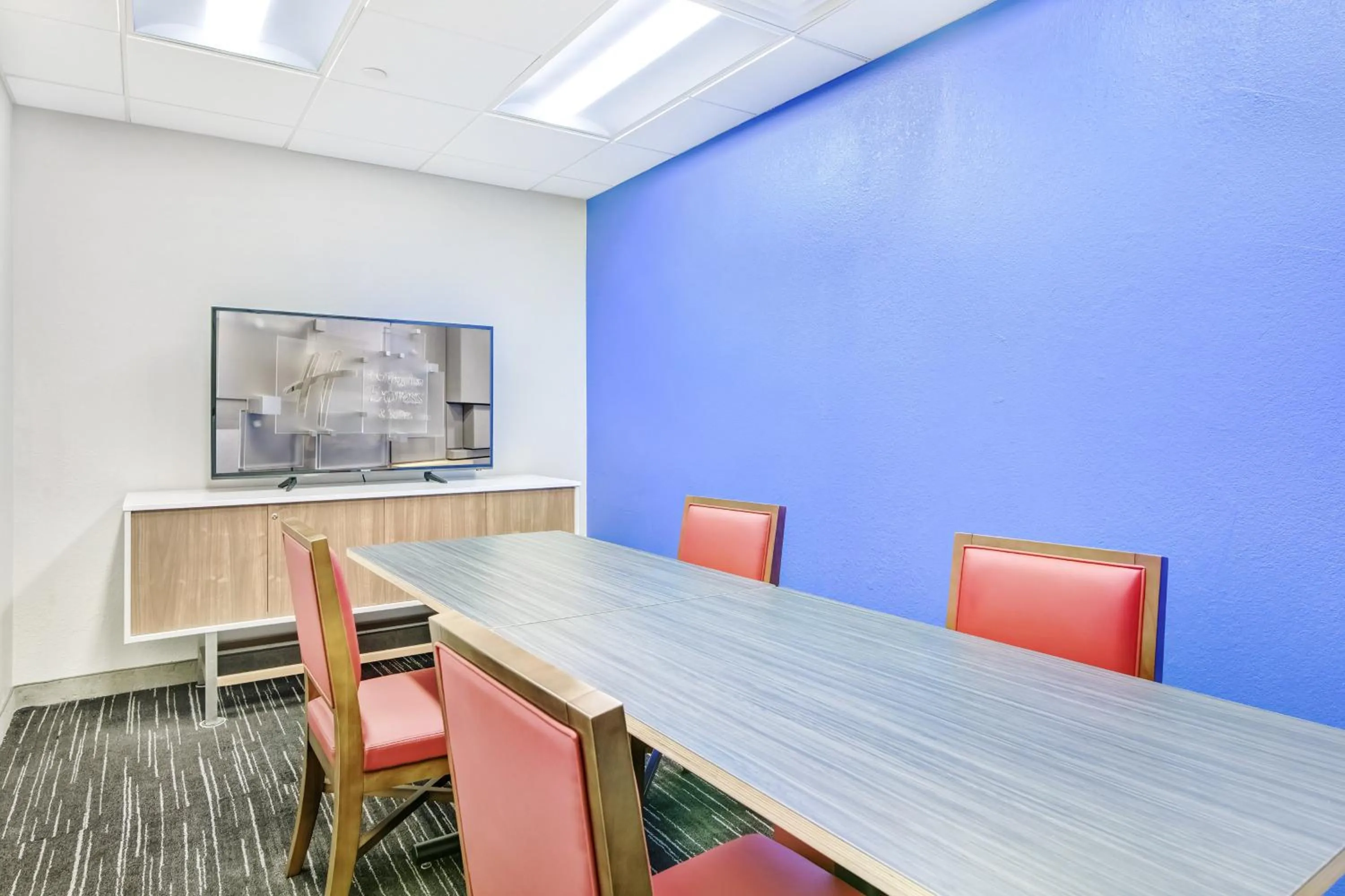 Meeting/conference room in Holiday Inn Express & Suites Longview North by IHG