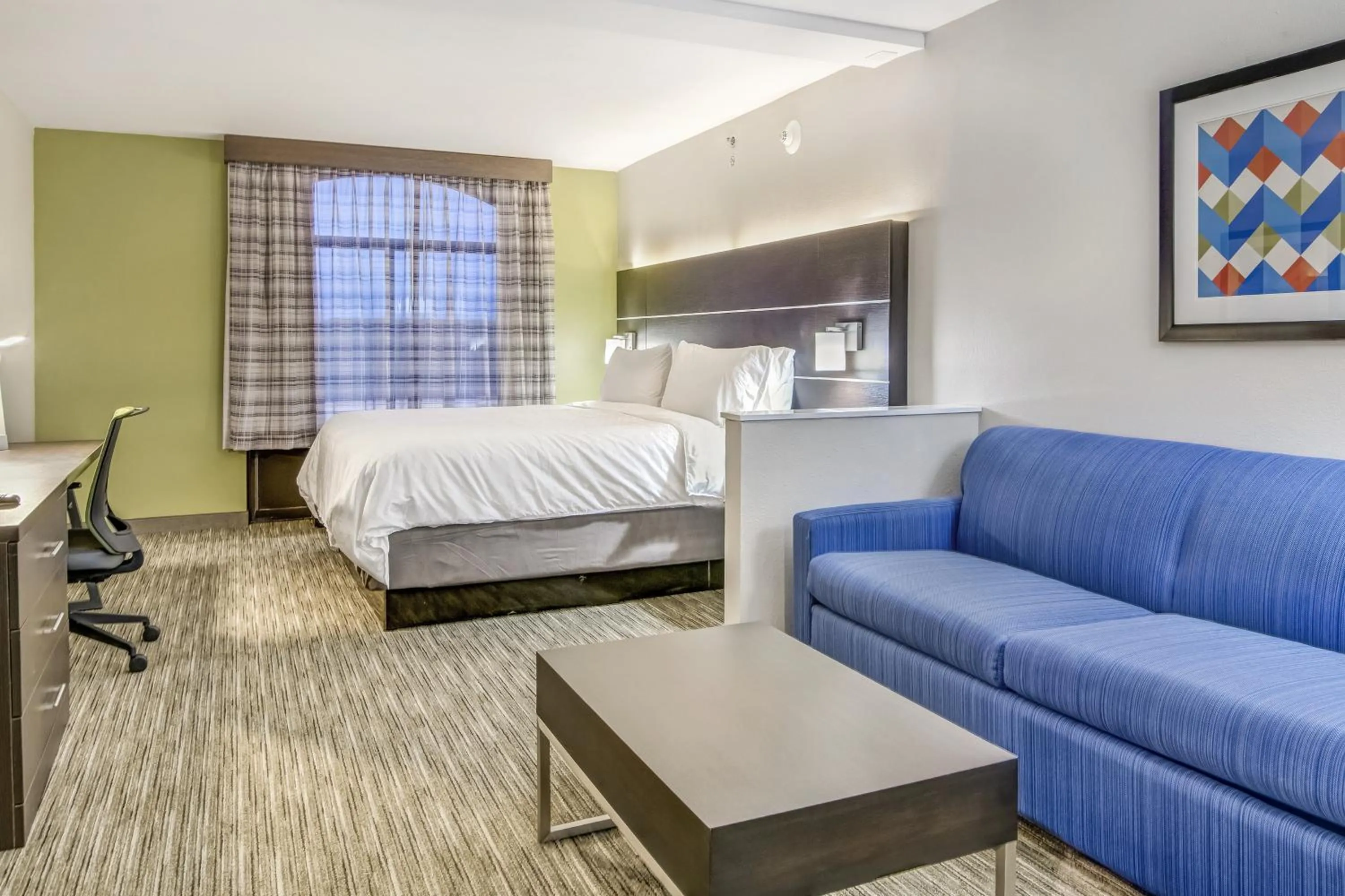 Bed in Holiday Inn Express & Suites Longview North by IHG