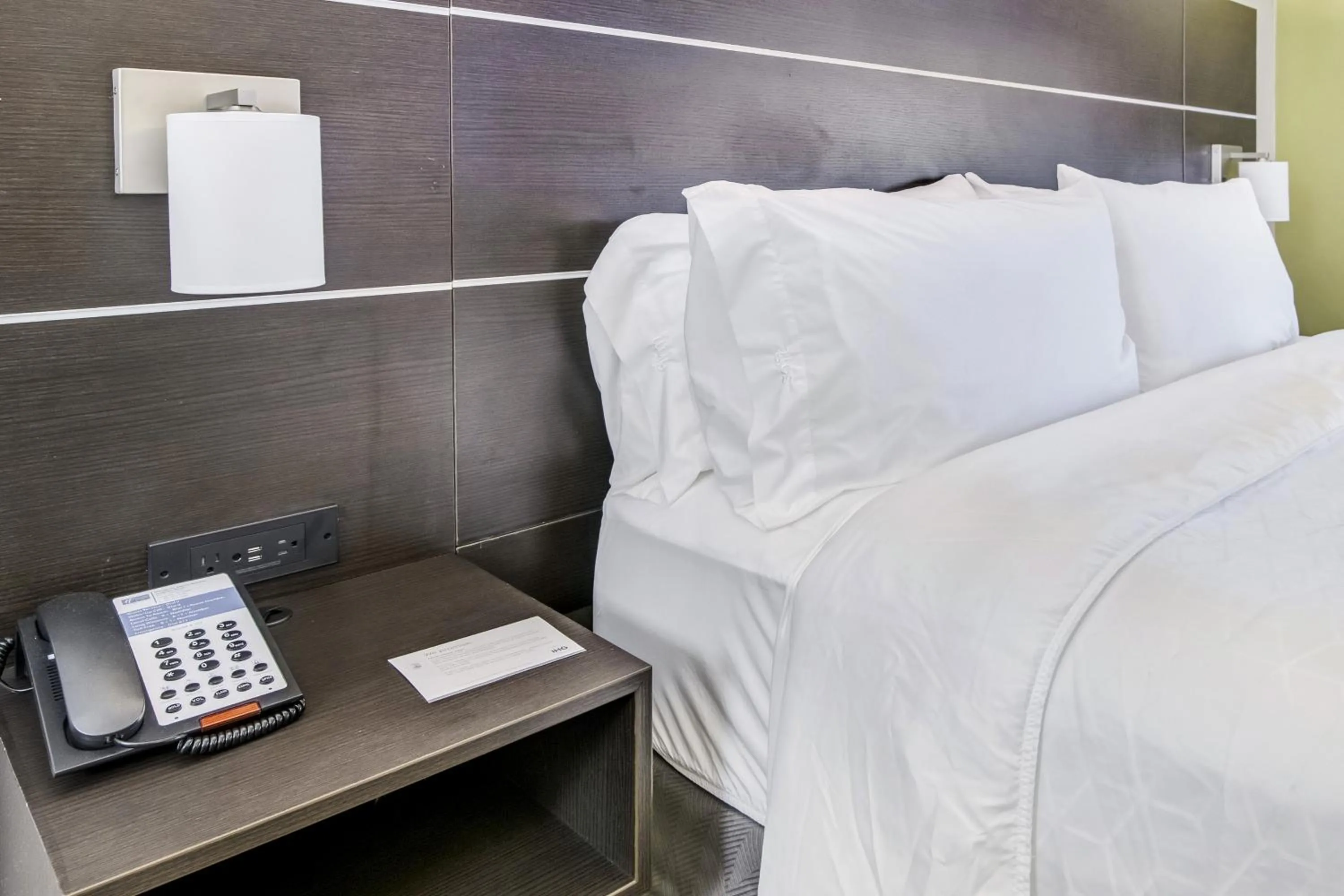 Bed in Holiday Inn Express & Suites Longview North by IHG