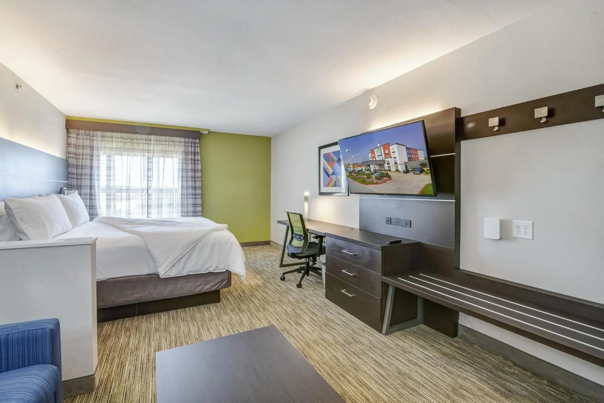 Bed in Holiday Inn Express & Suites Longview North by IHG