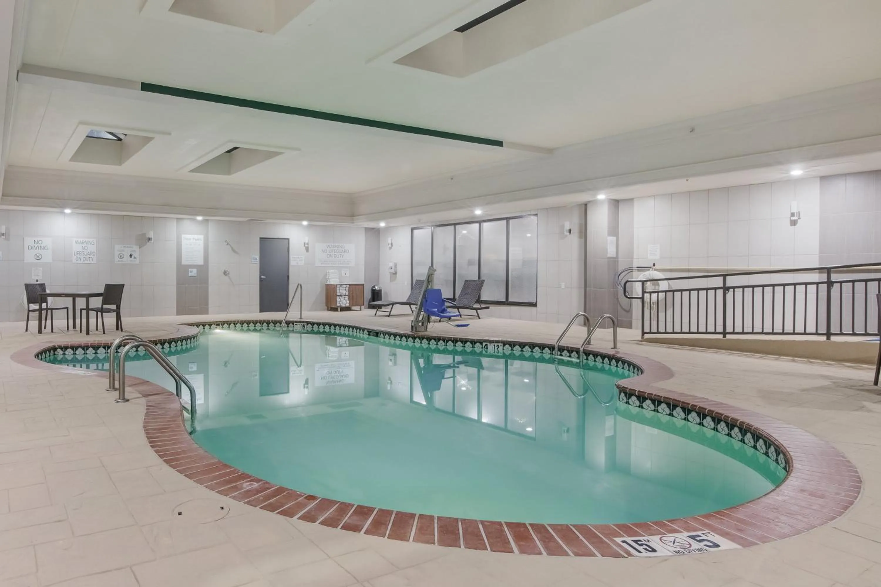 Swimming pool in Holiday Inn Express & Suites Longview North by IHG