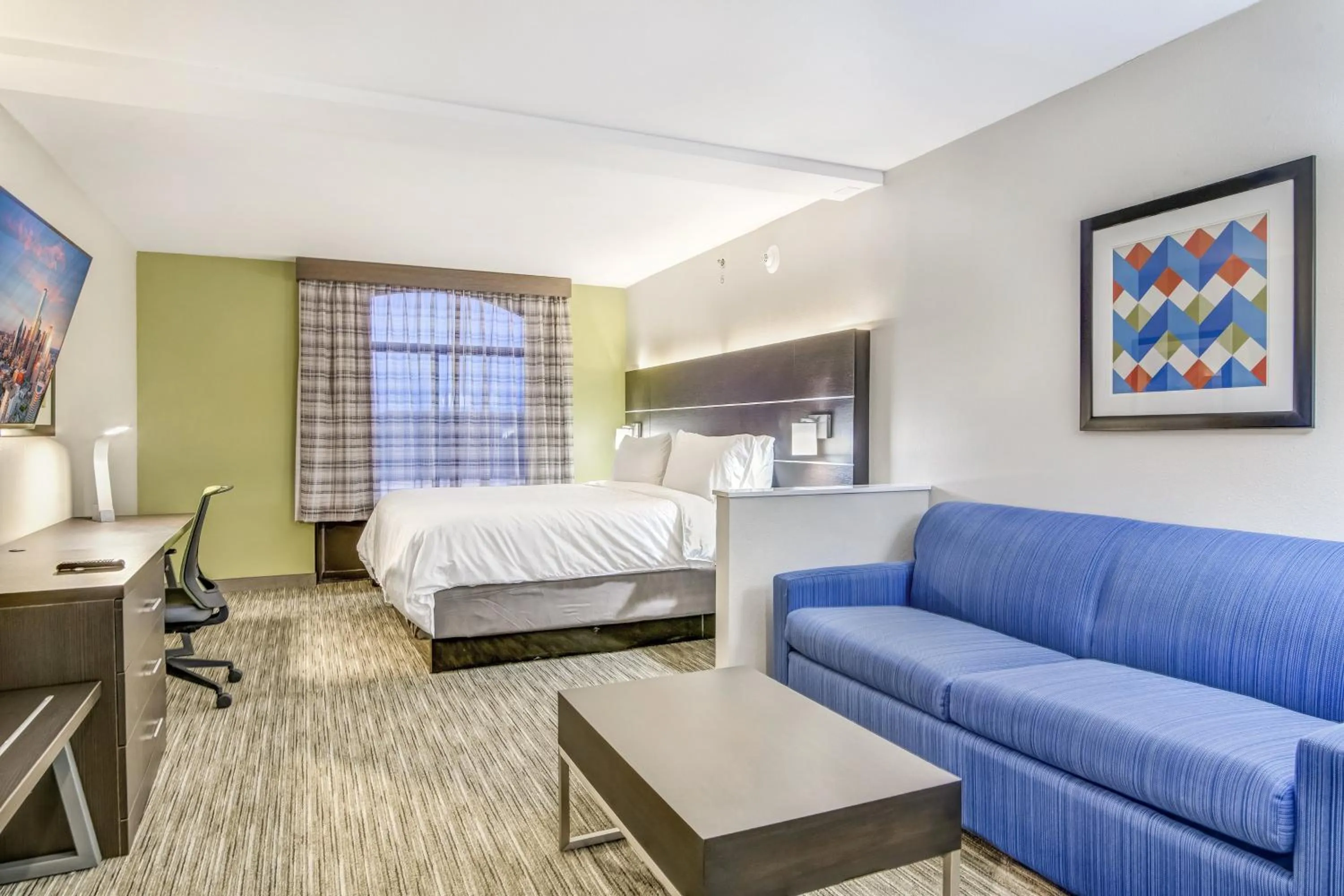 Photo of the whole room, Bed in Holiday Inn Express & Suites Longview North by IHG