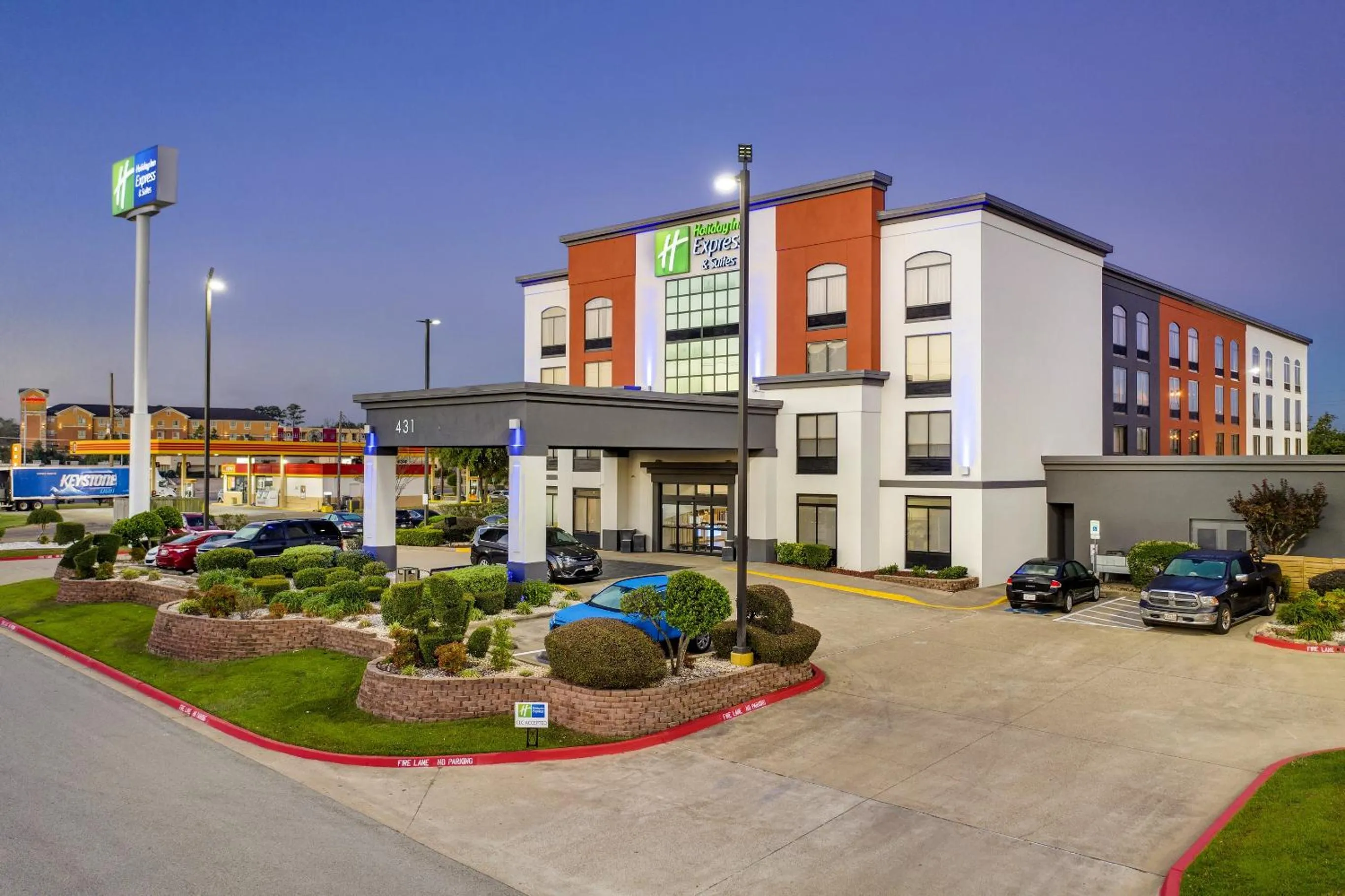 Facade/entrance in Holiday Inn Express & Suites Longview North by IHG