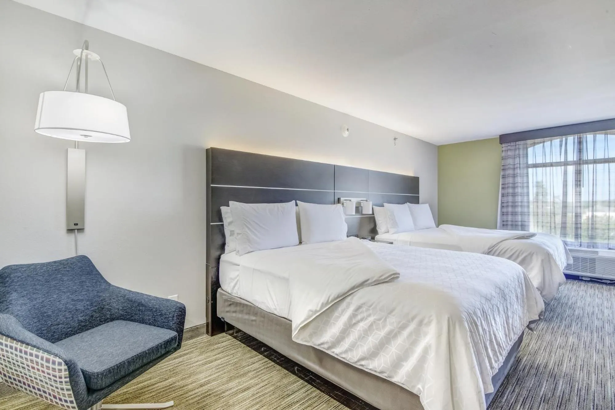 Bed in Holiday Inn Express & Suites Longview North by IHG