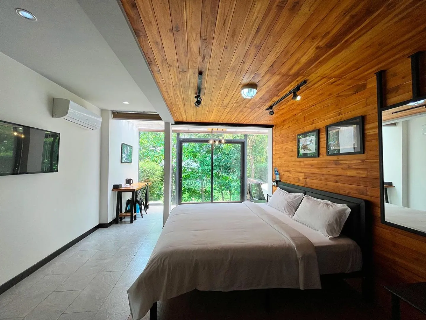 Bed in Kong Resort Vangvieng