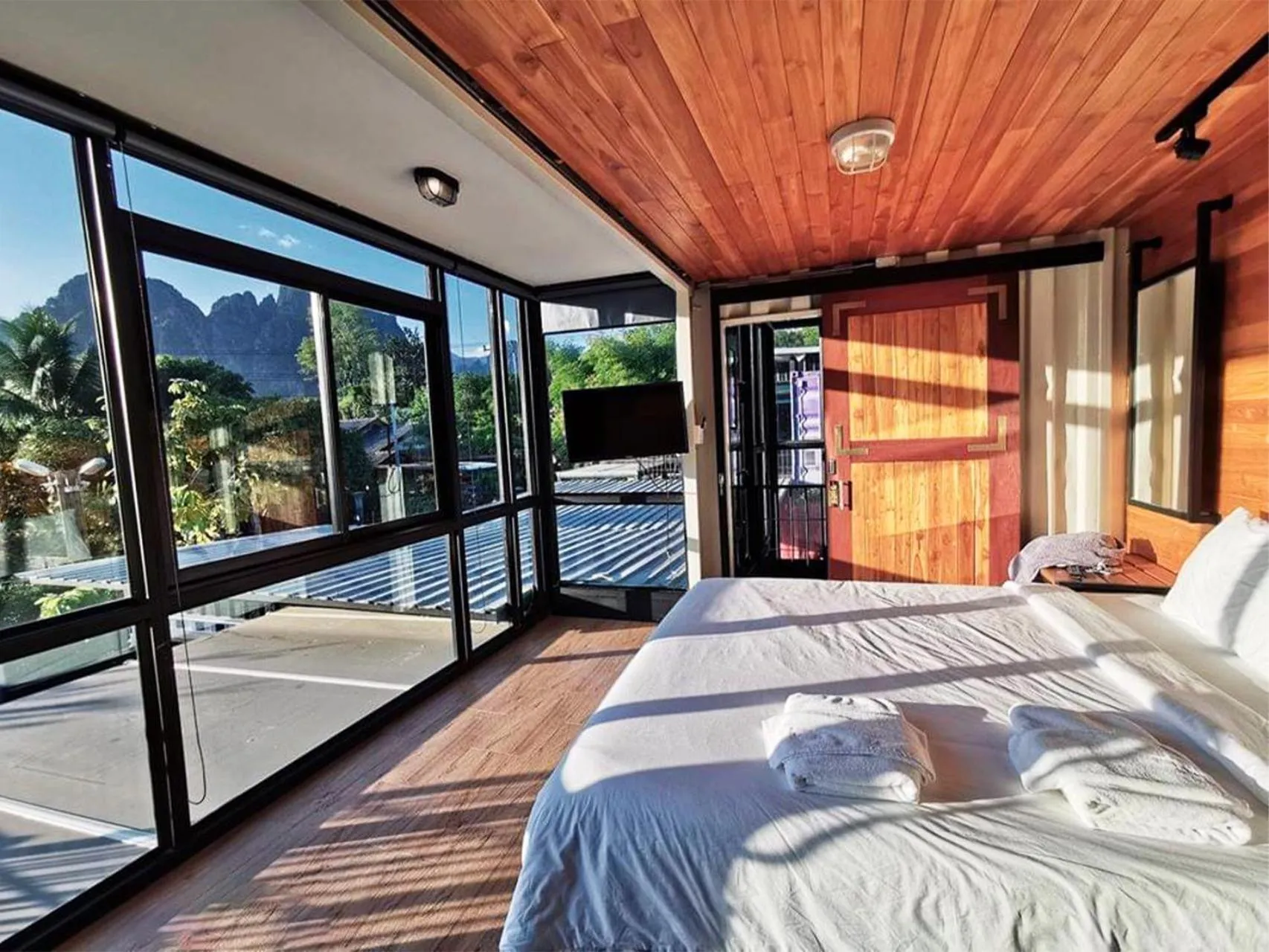 Bed in Kong Resort Vangvieng