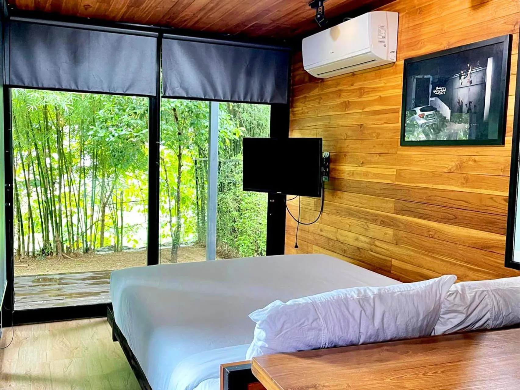 Communal lounge/ TV room, Bed in Kong Resort Vangvieng