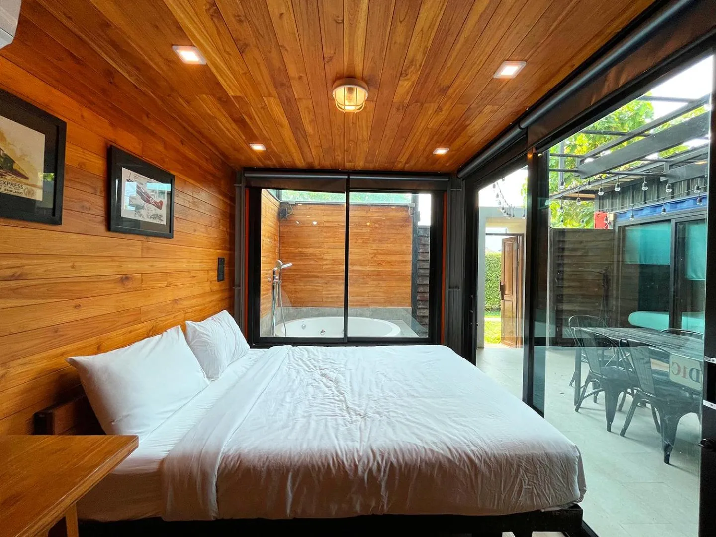 Bed in Kong Resort Vangvieng