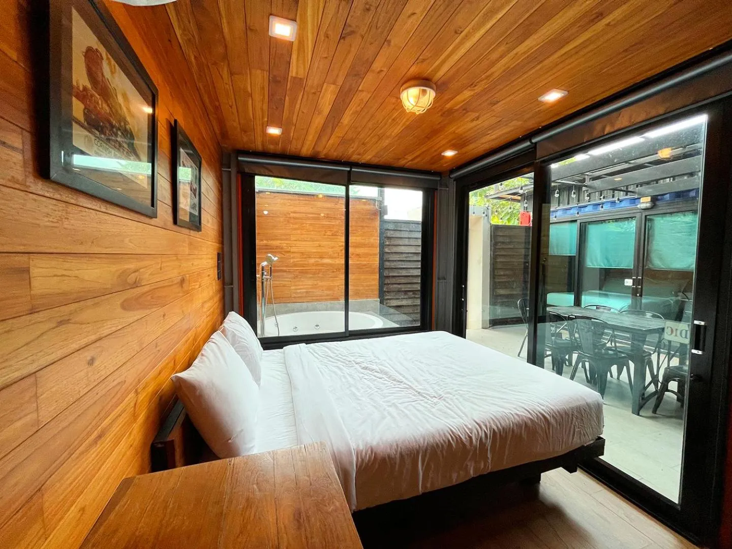 Bed in Kong Resort Vangvieng