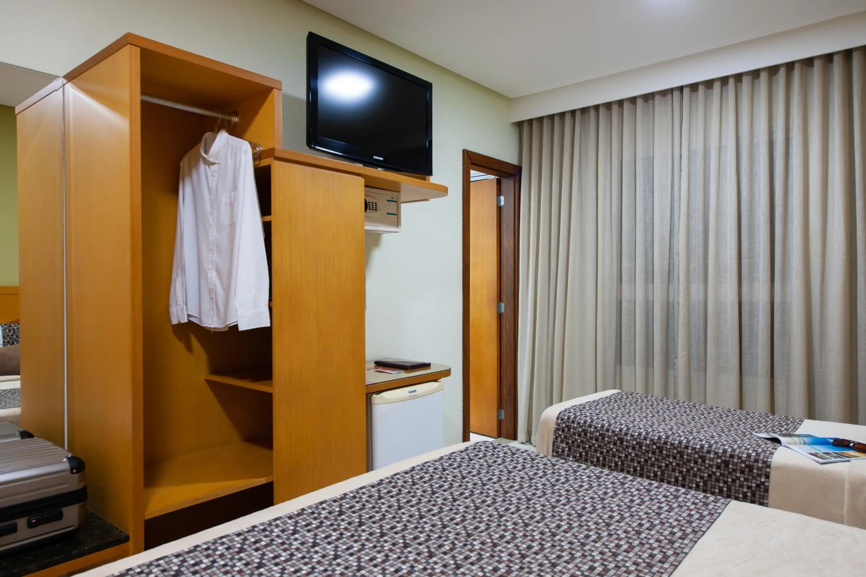 TV and multimedia, Bed in Hotel Santorini