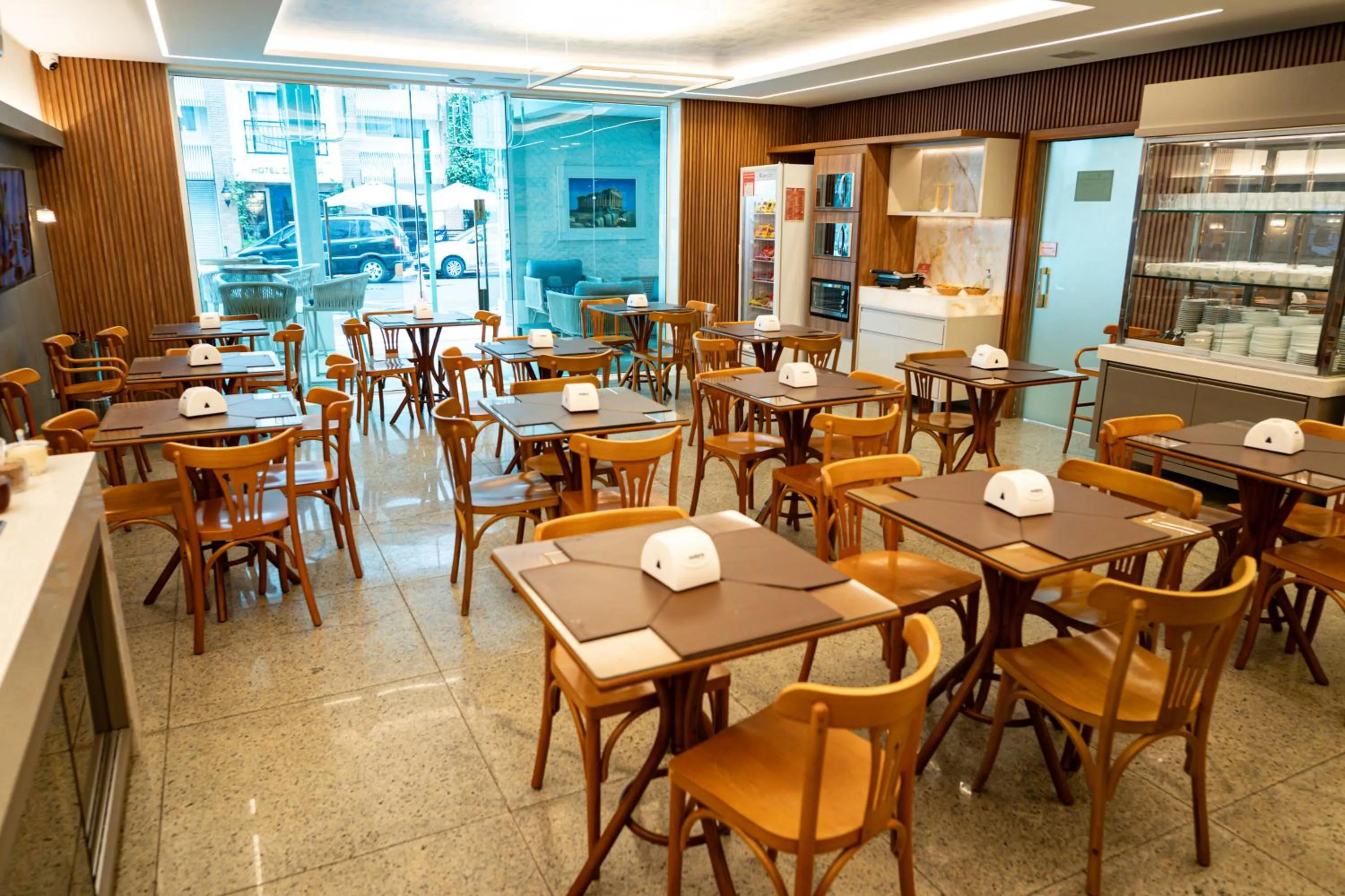 Restaurant/places to eat in Hotel Santorini