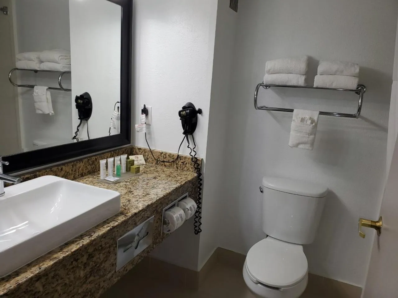 Bathroom in Country Inn & Suites by Radisson, Buford at Mall of Georgia, GA