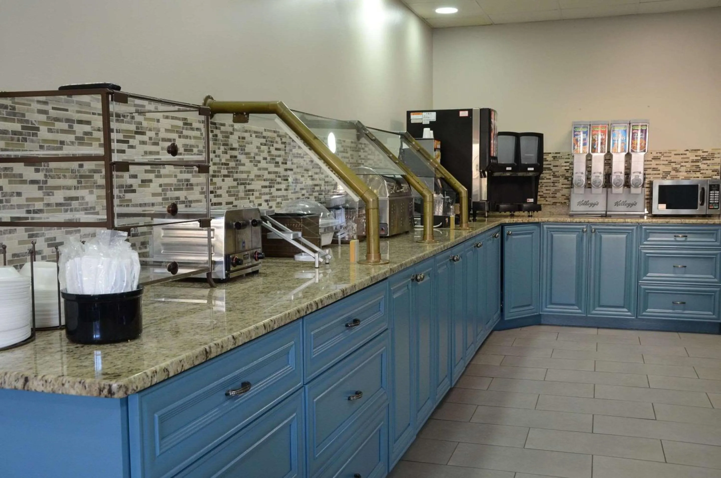 Breakfast in Country Inn & Suites by Radisson, Buford at Mall of Georgia, GA