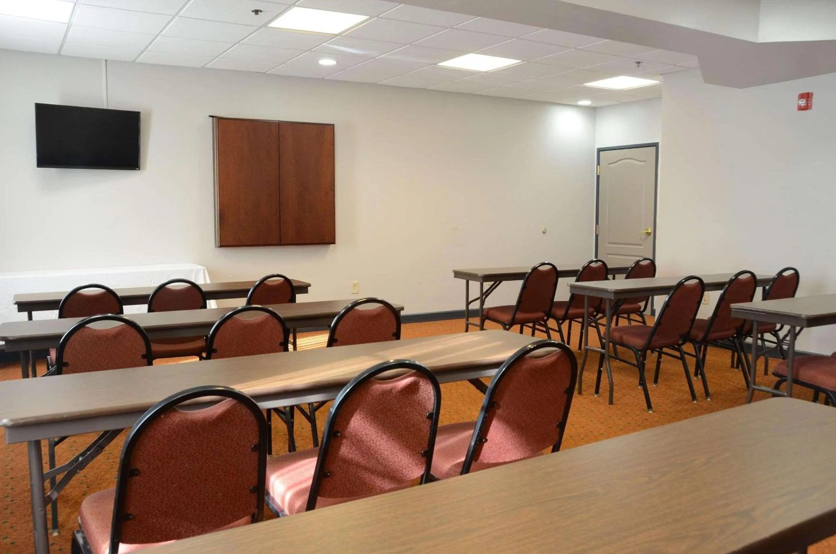 Meeting/conference room in Country Inn & Suites by Radisson, Buford at Mall of Georgia, GA