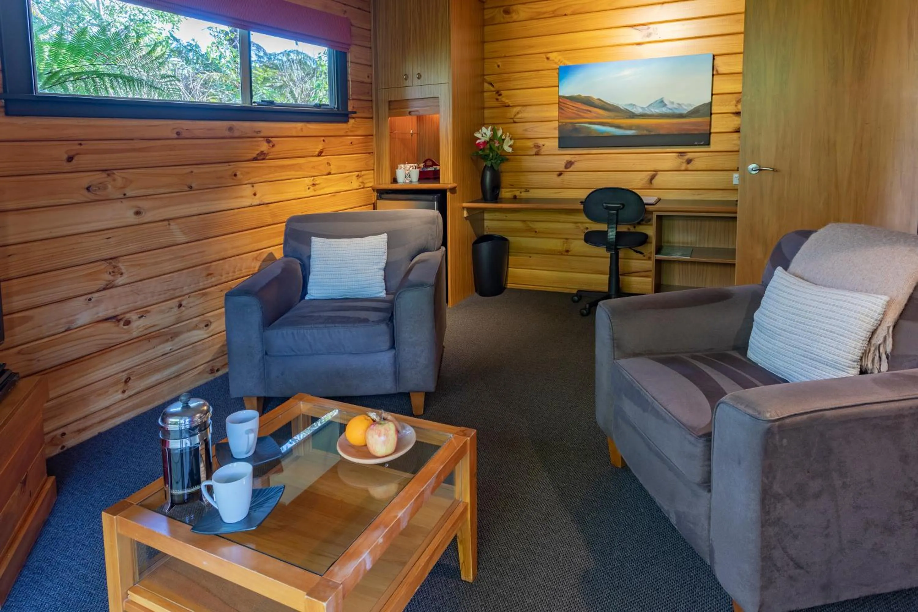 Coffee/tea facilities in Westwood Lodge