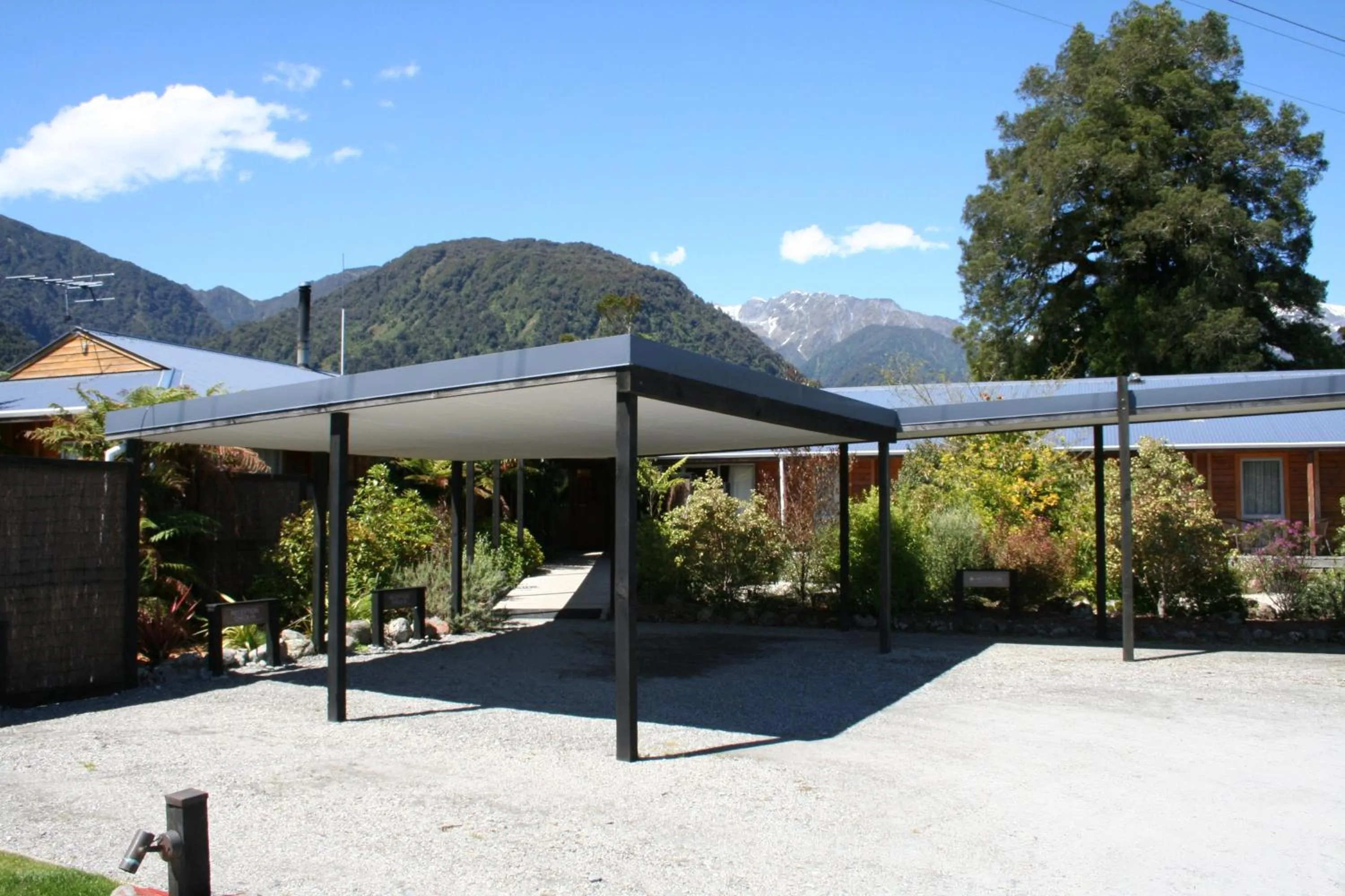 Facade/entrance in Westwood Lodge