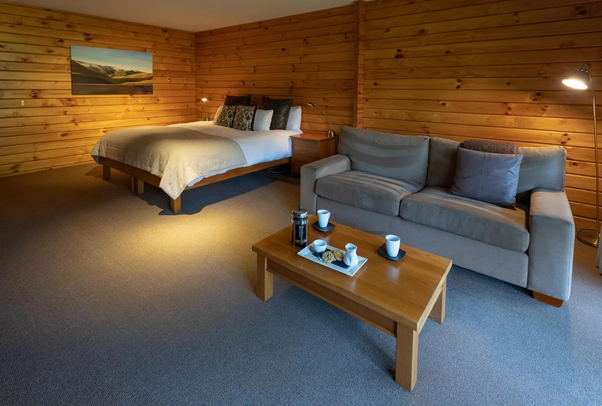 Seating area, Bed in Westwood Lodge