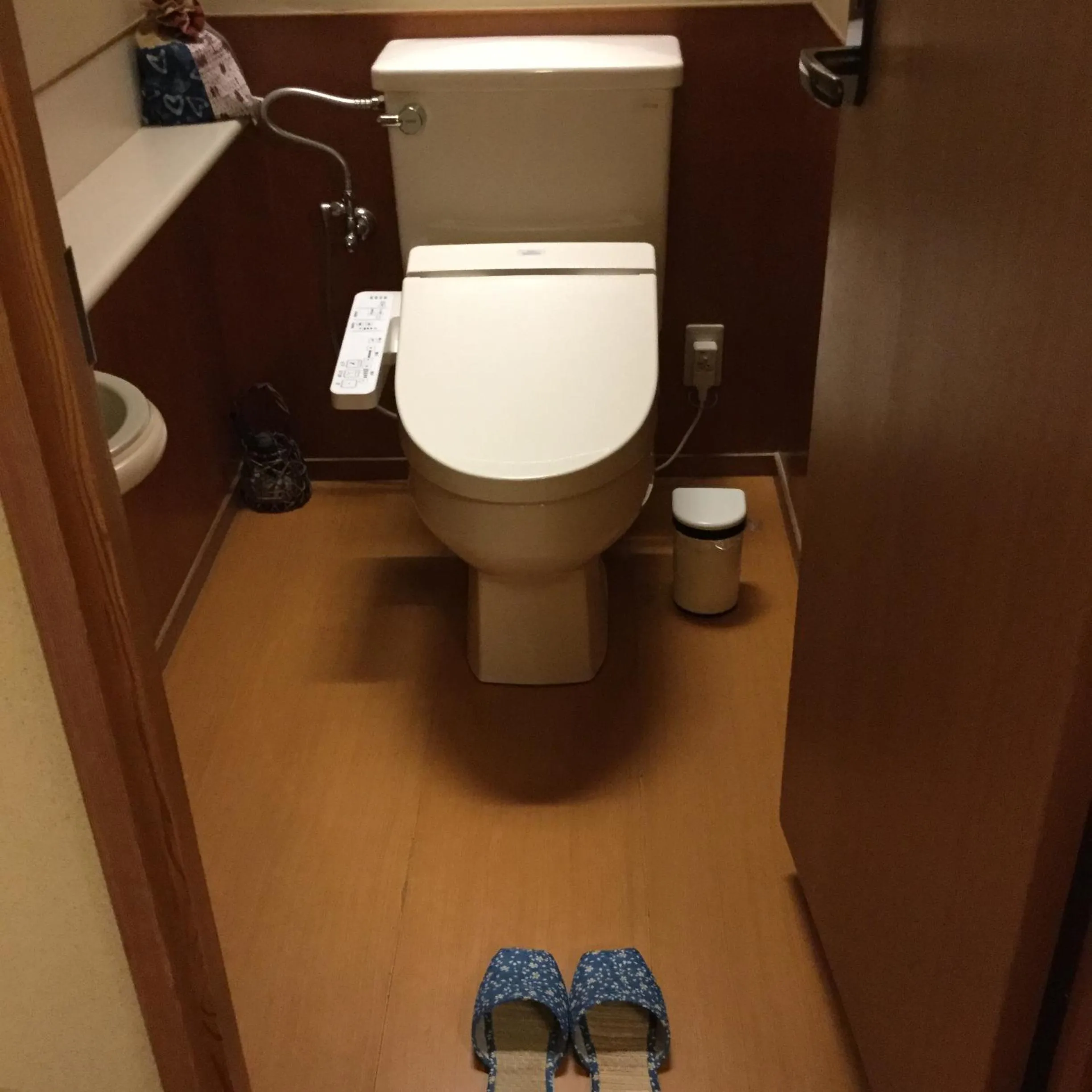 Toilet in Seizan Yamato