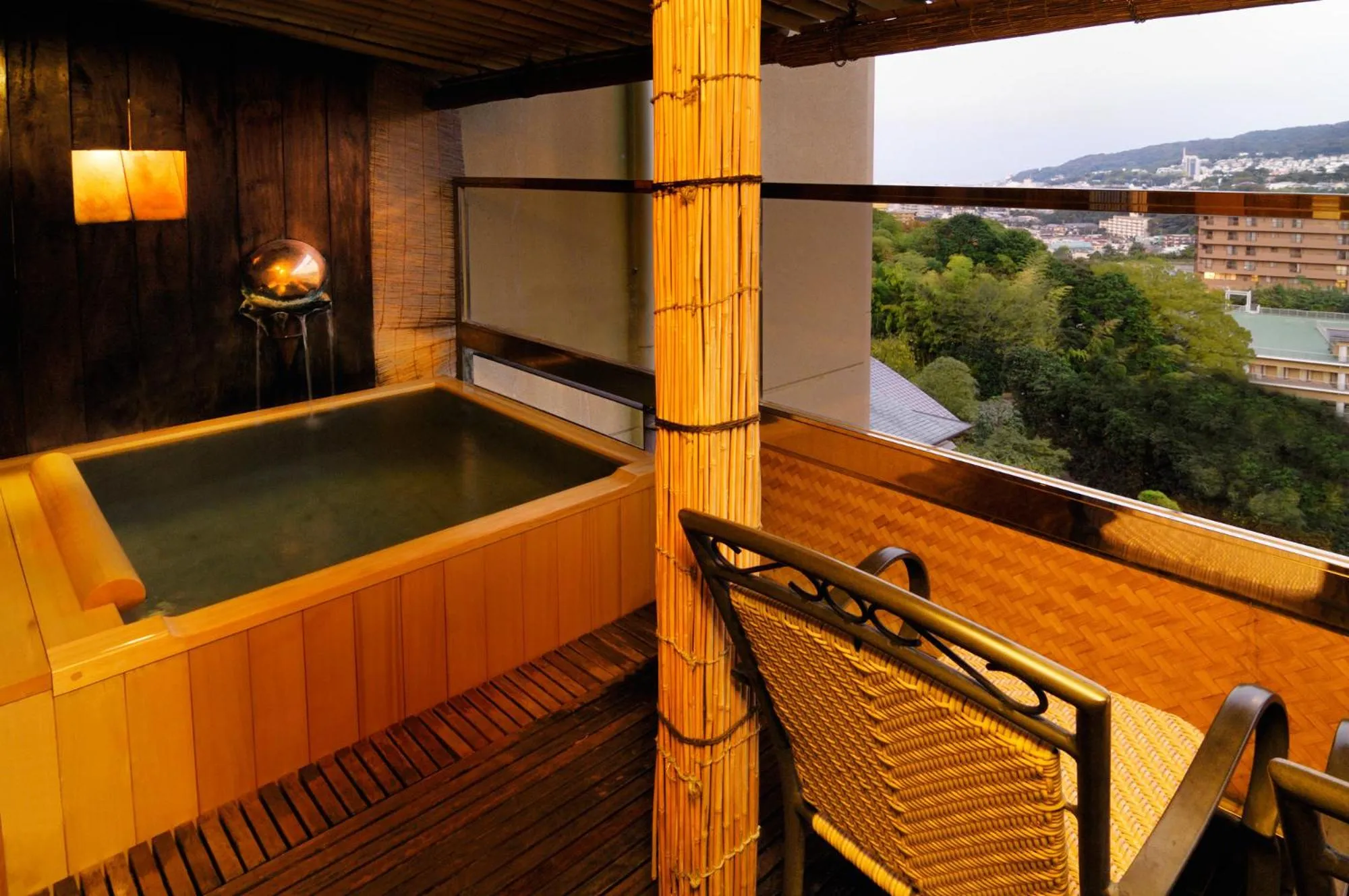 Photo of the whole room in Seizan Yamato