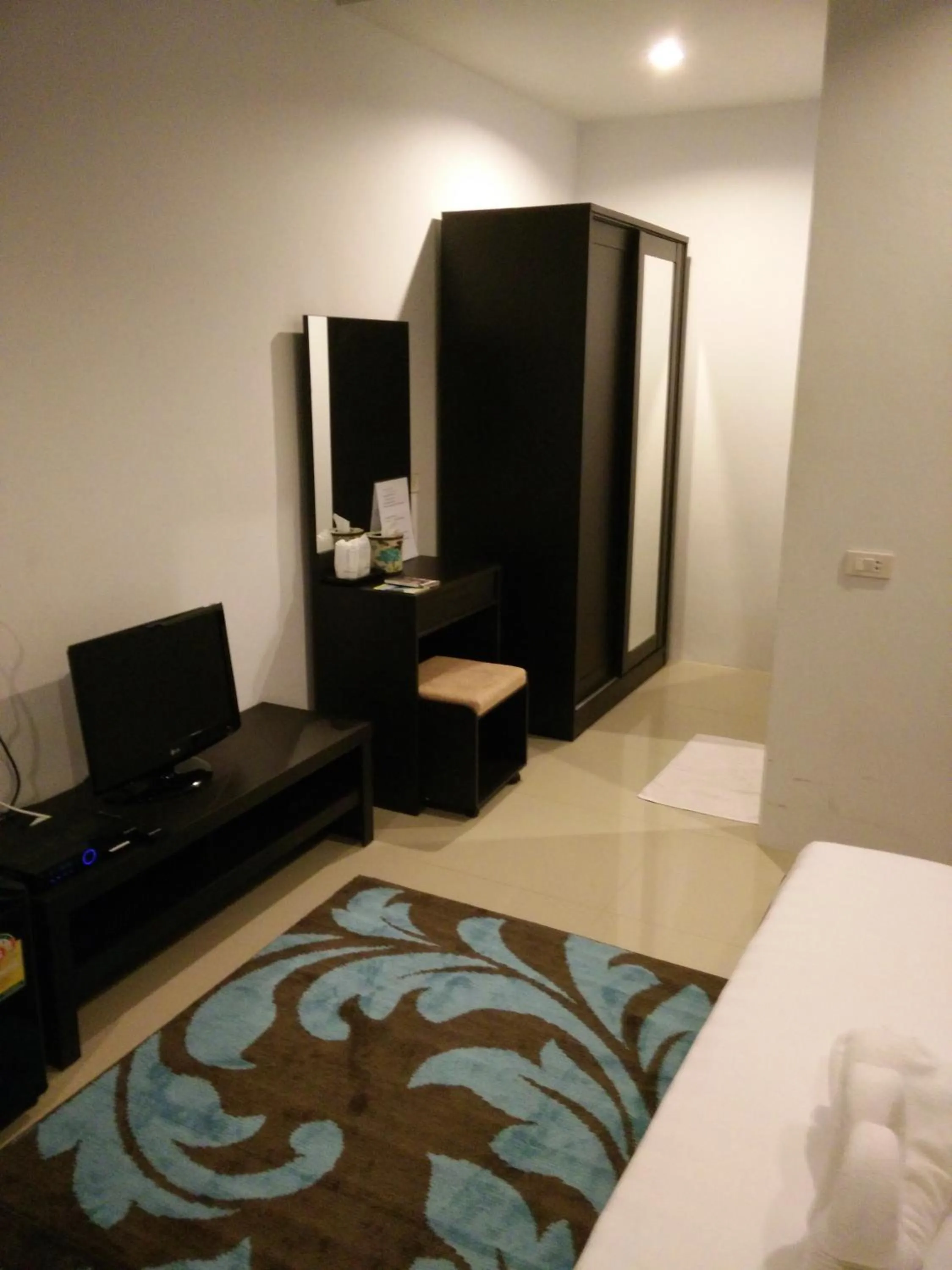 Photo of the whole room, Bed in Benjamin's Hut