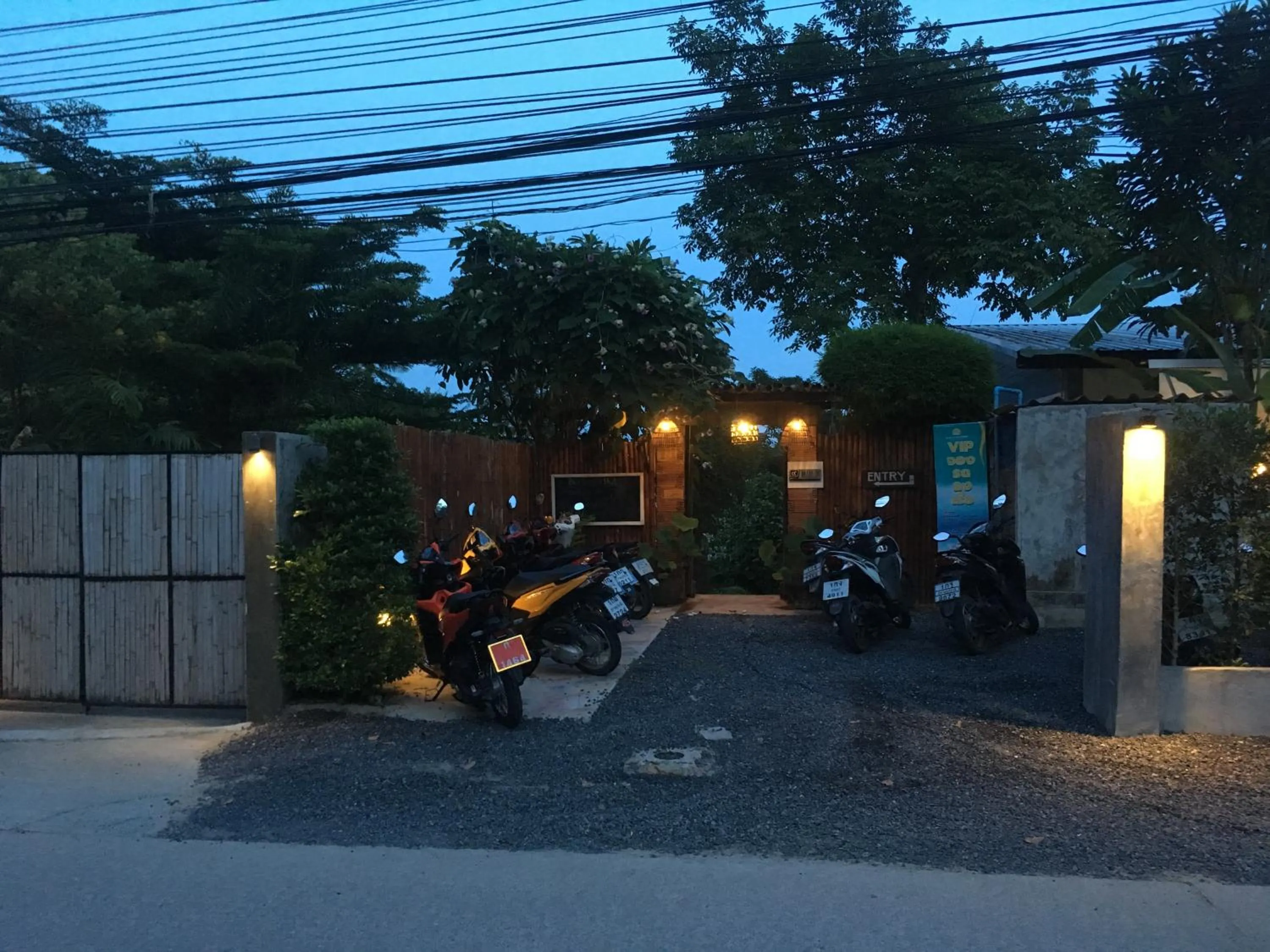 Off site in Benjamin's Hut