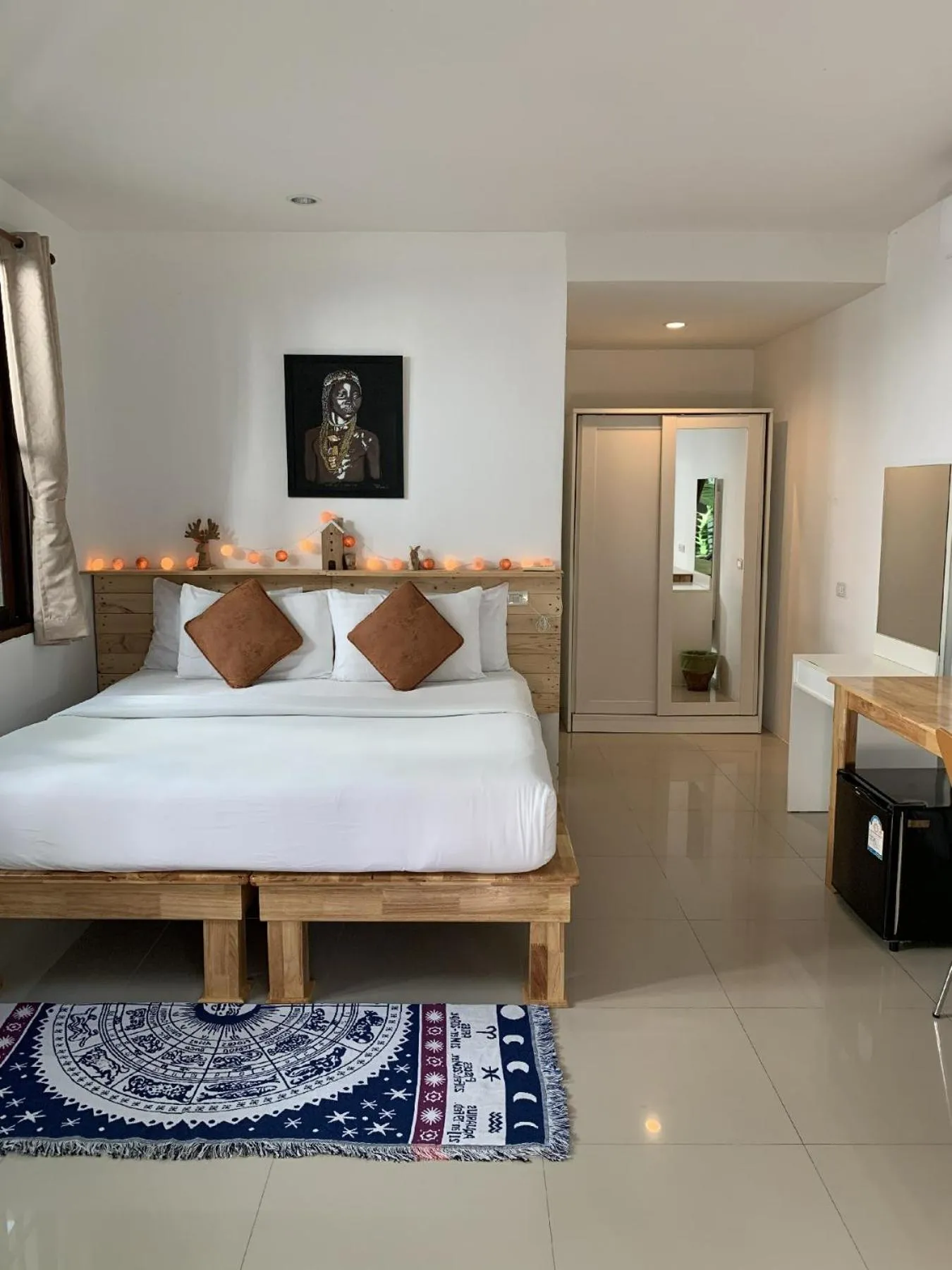 Photo of the whole room, Bed in Benjamin's Hut