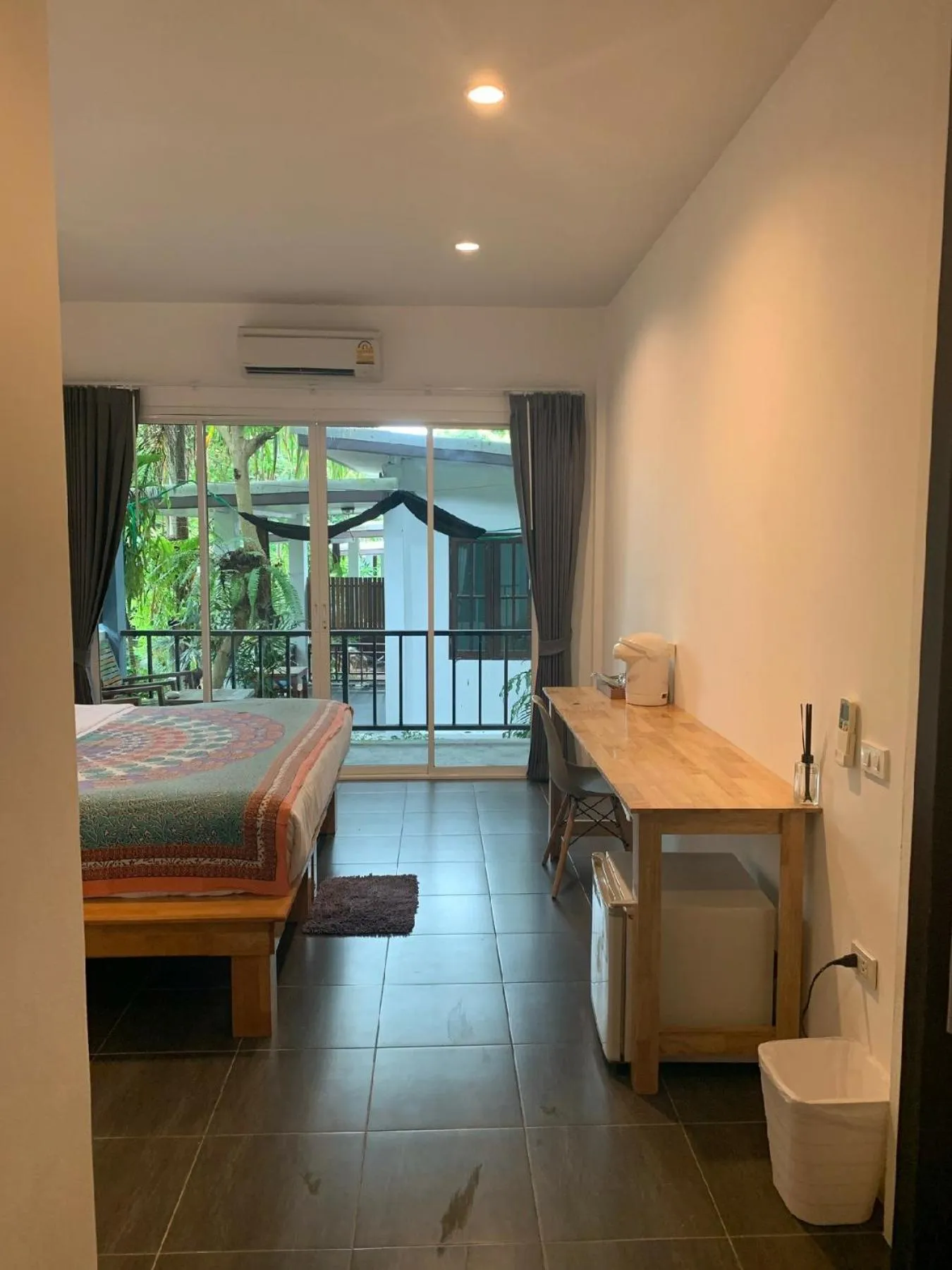 Photo of the whole room, Bed in Benjamin's Hut