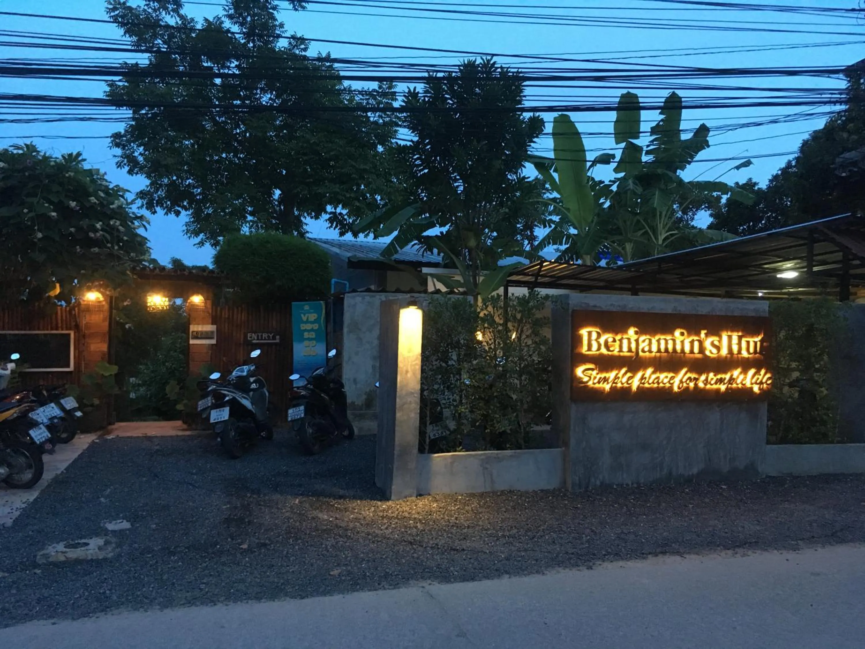 Property logo or sign in Benjamin's Hut