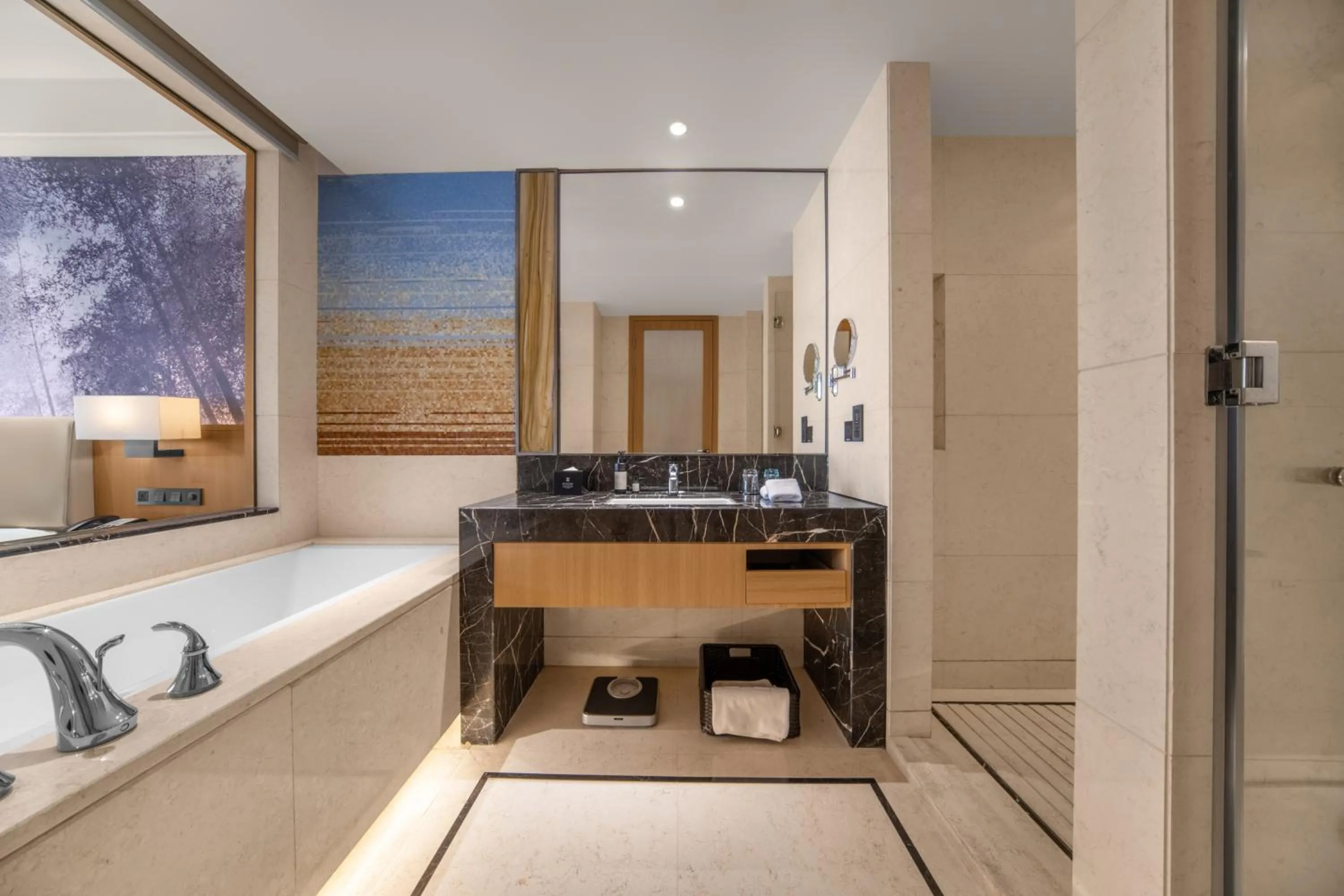 Toilet, Bed in Xiamen C&D Hotel