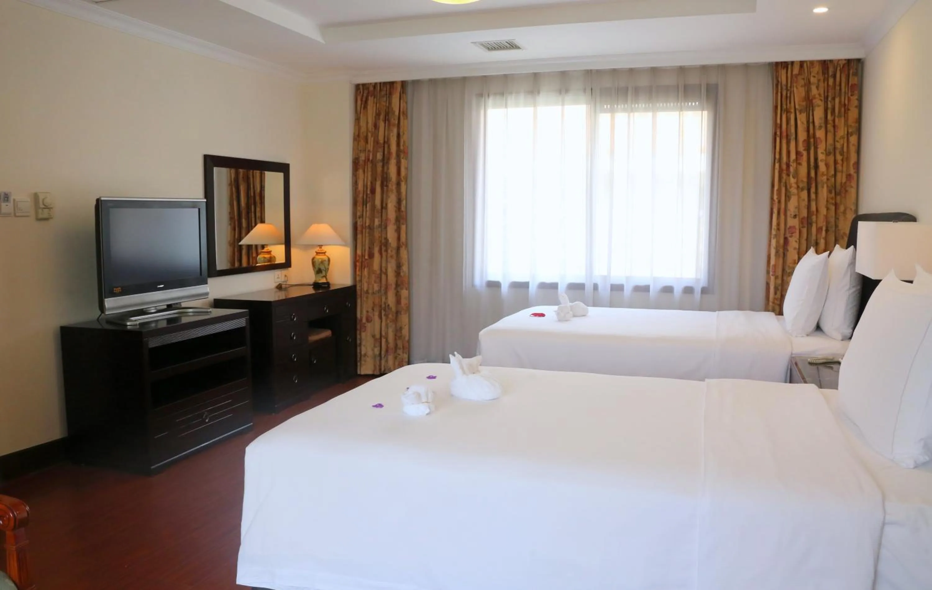 Bedroom, Bed in Xiamen C&D Hotel