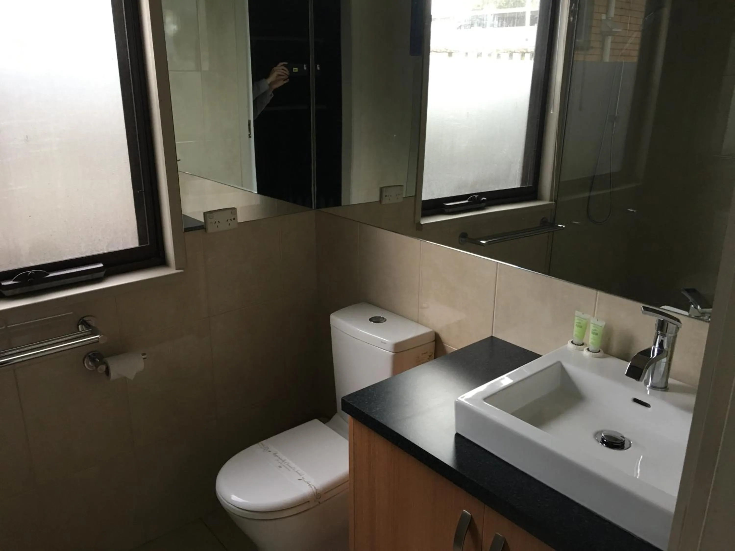 Toilet in Kickback Cottages