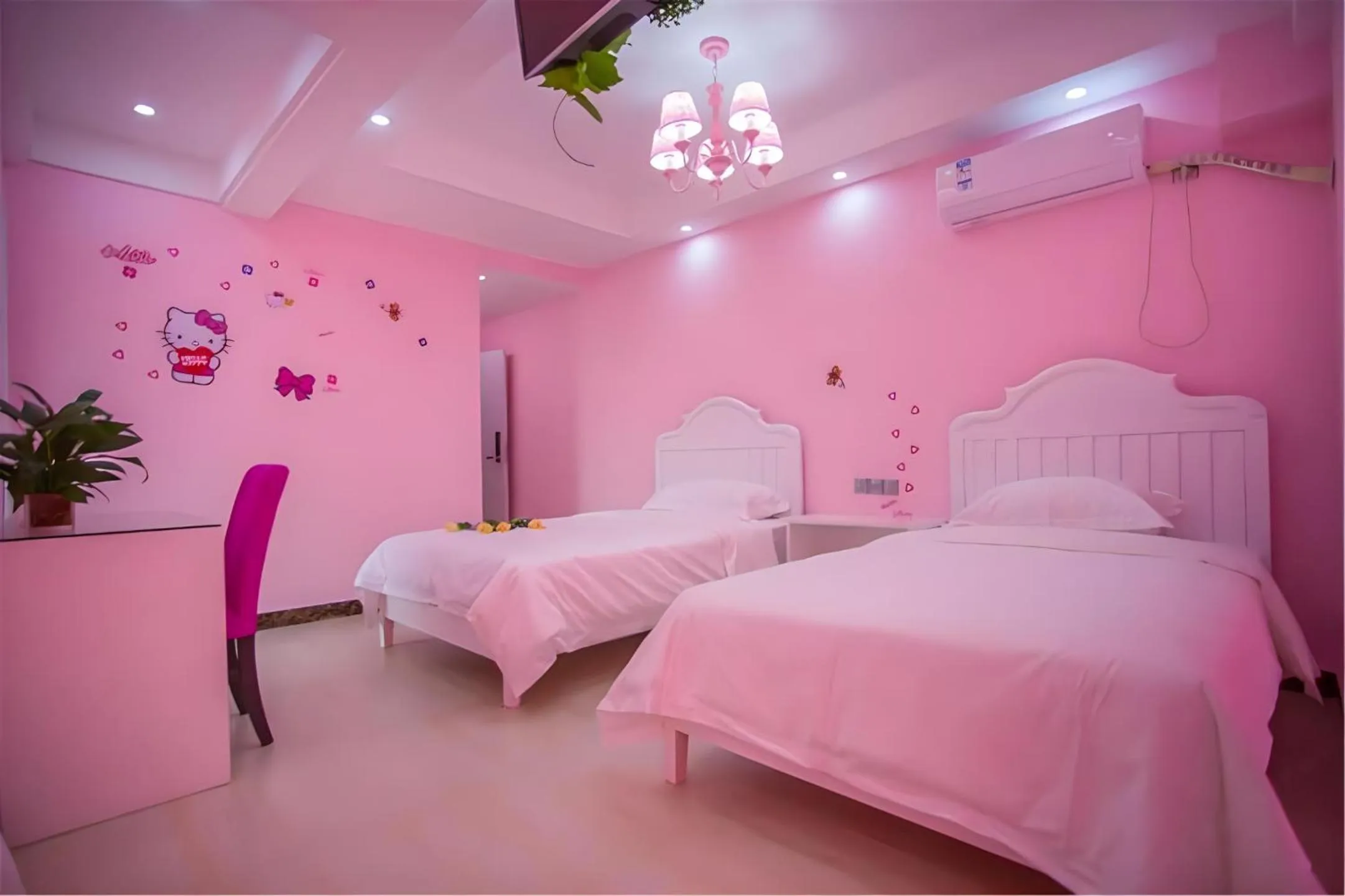 Photo of the whole room, Bed in Zhangjiajie Cat Theme Inn