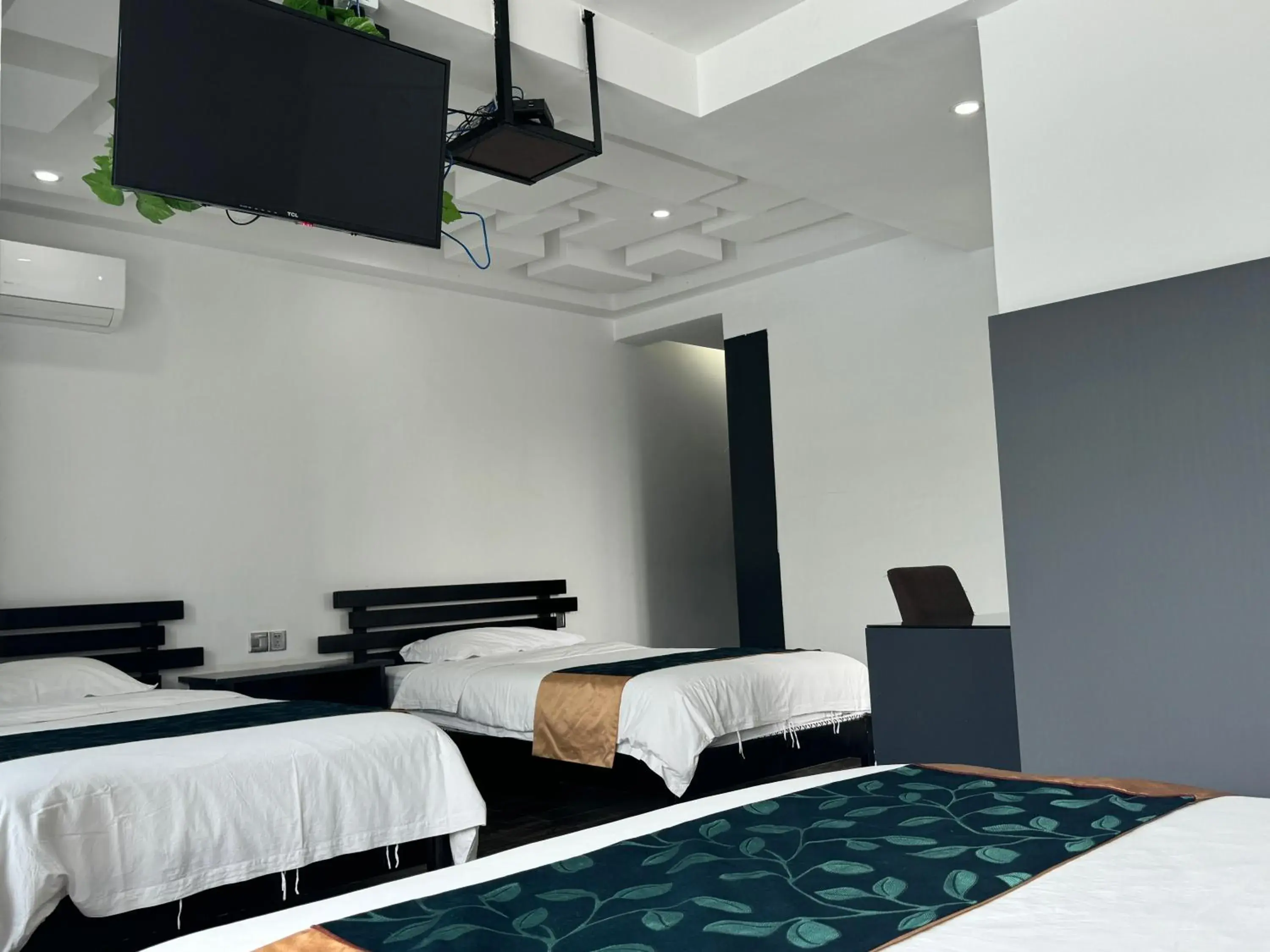 Triple Room in Zhangjiajie Cat Theme Inn Triple Room in Zhangjiajie Cat Theme Inn