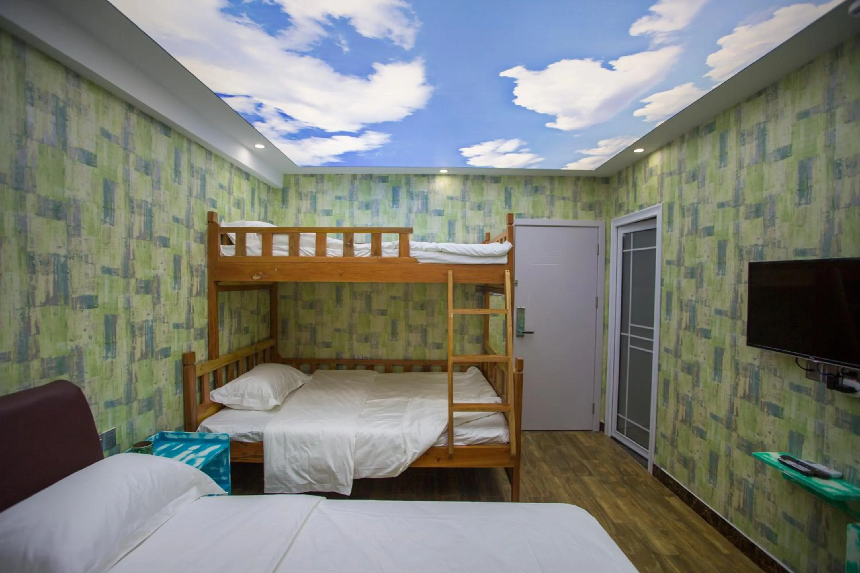 Photo of the whole room, Bed in Zhangjiajie Cat Theme Inn