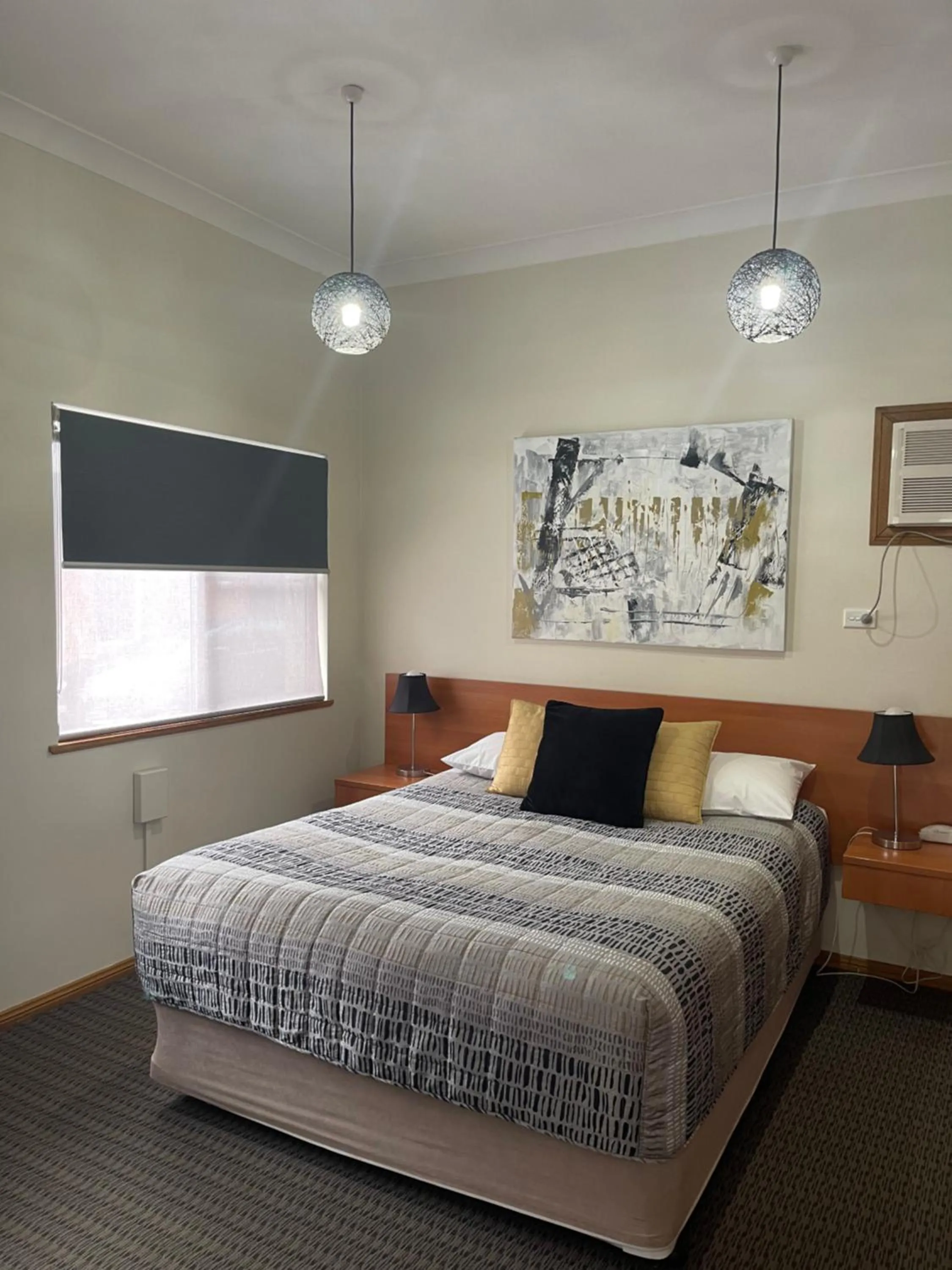 Bed in Westwood Motor Inn