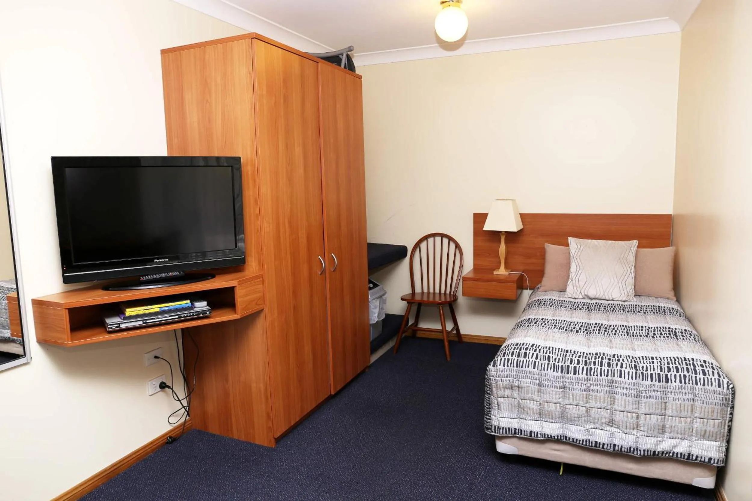 Bed in Westwood Motor Inn