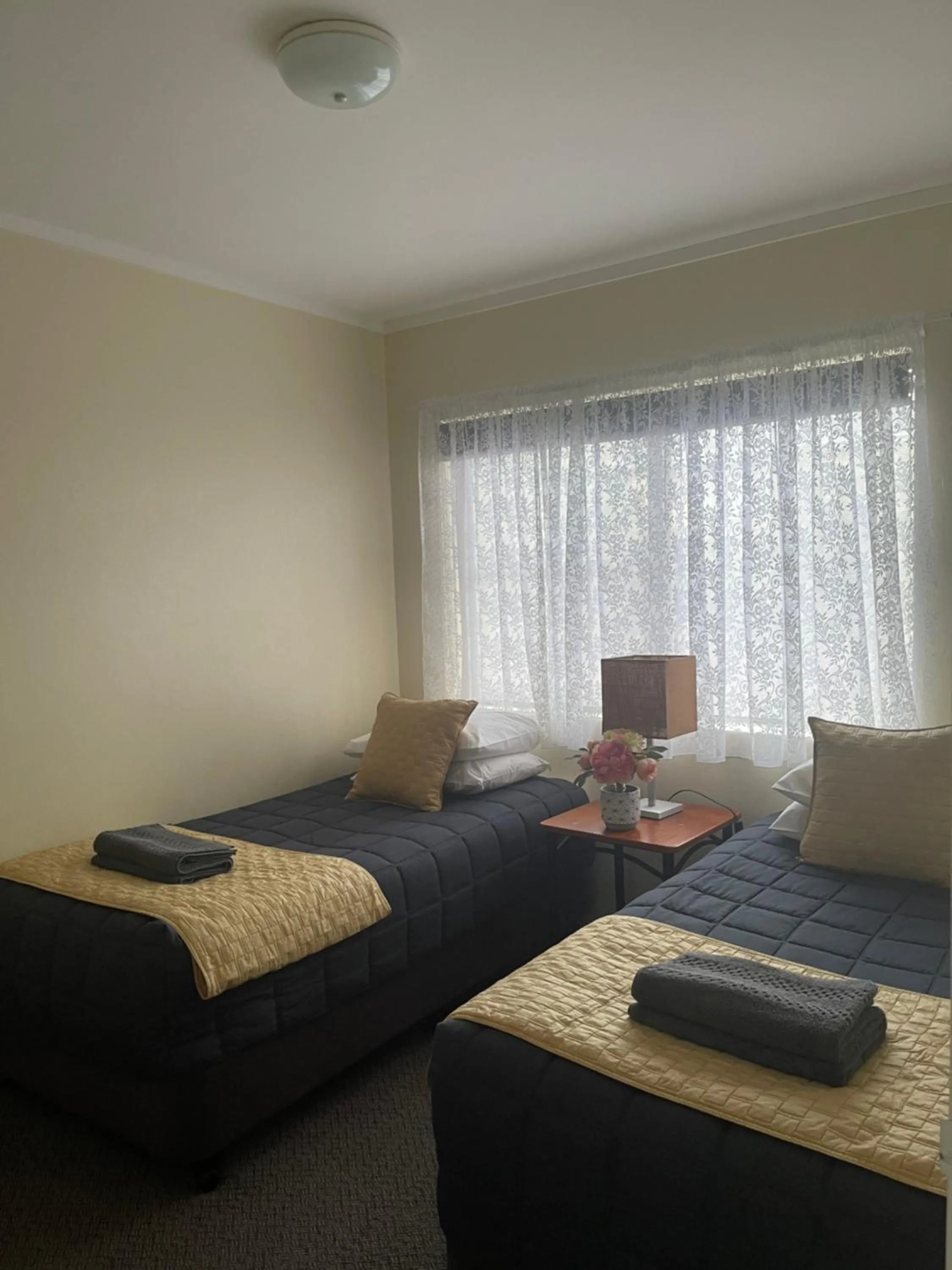 Bed in Westwood Motor Inn