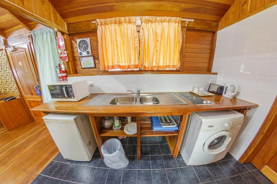 Kitchen or kitchenette in Kokopo Beach Bungalow Resort
