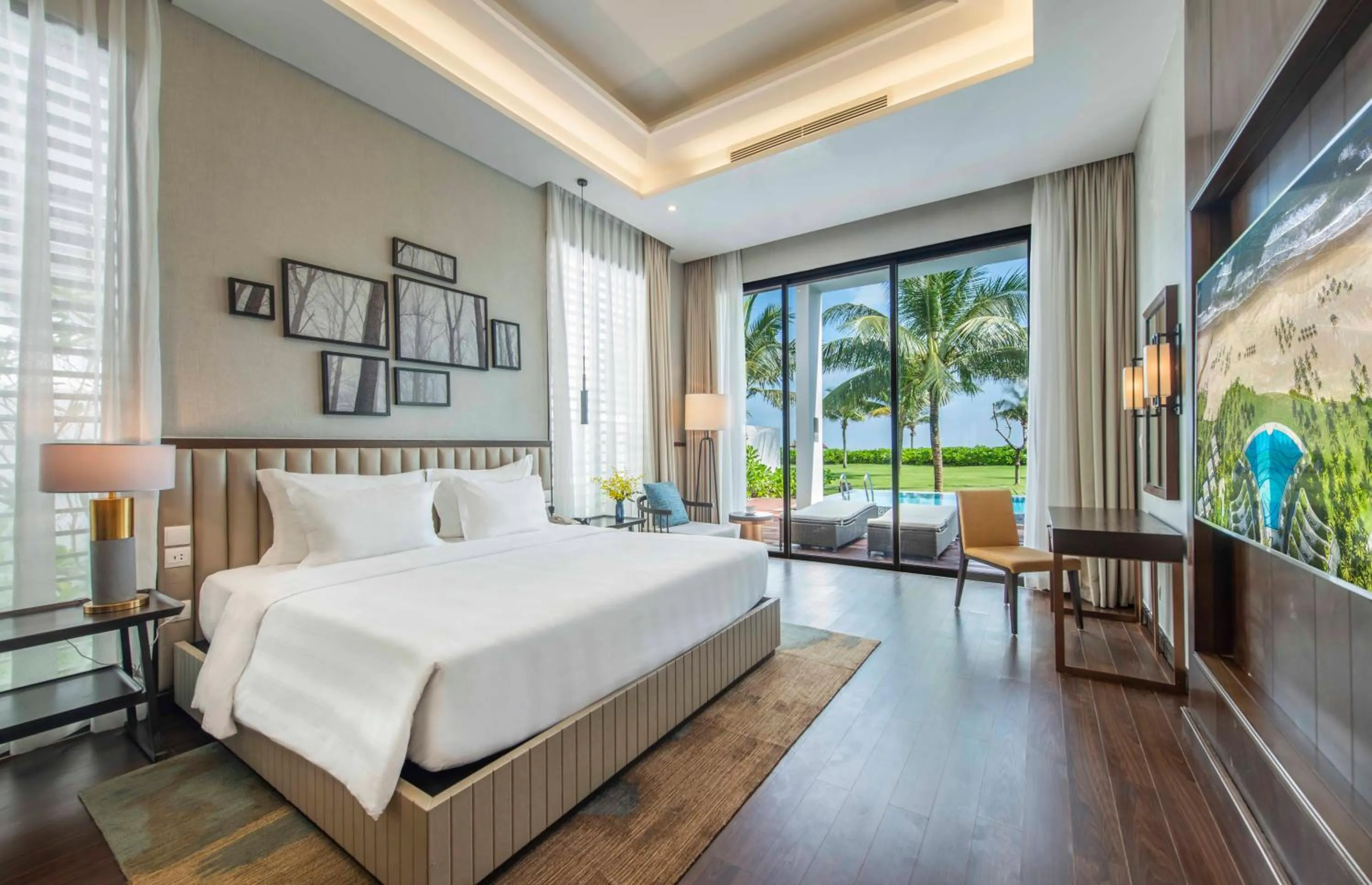 Bed in Vinpearl Resort & Golf Nam Hoi An