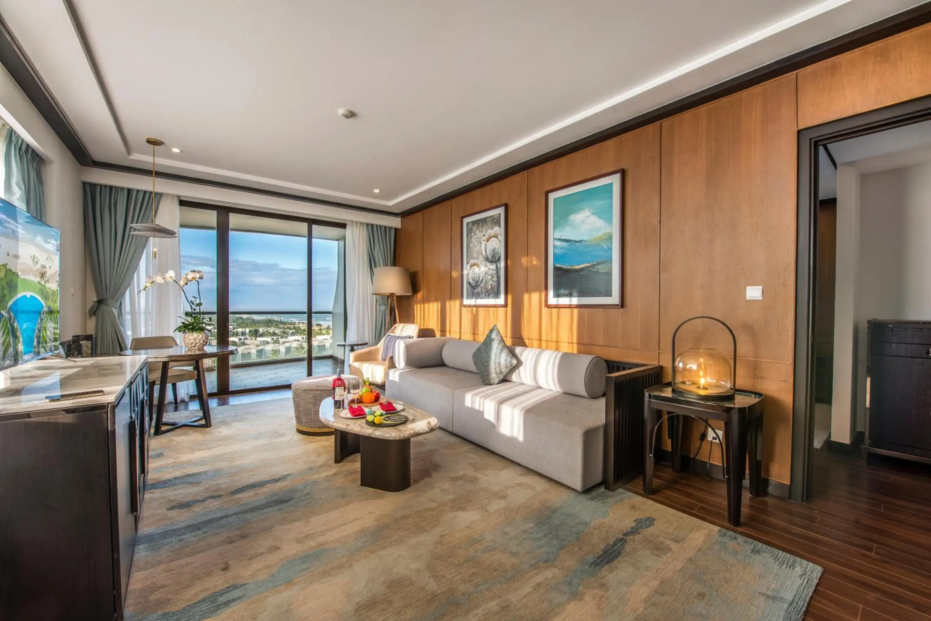 Executive Suite King VinWonders in Vinpearl Resort & Golf Nam Hoi An Executive Suite King VinWonders in Vinpearl Resort & Golf Nam Hoi An