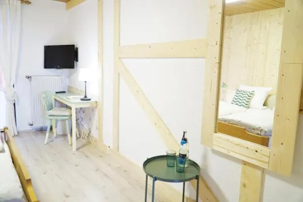 Photo of the whole room in Haus am Heiner Geißler Platz by Landgasthof Zickler