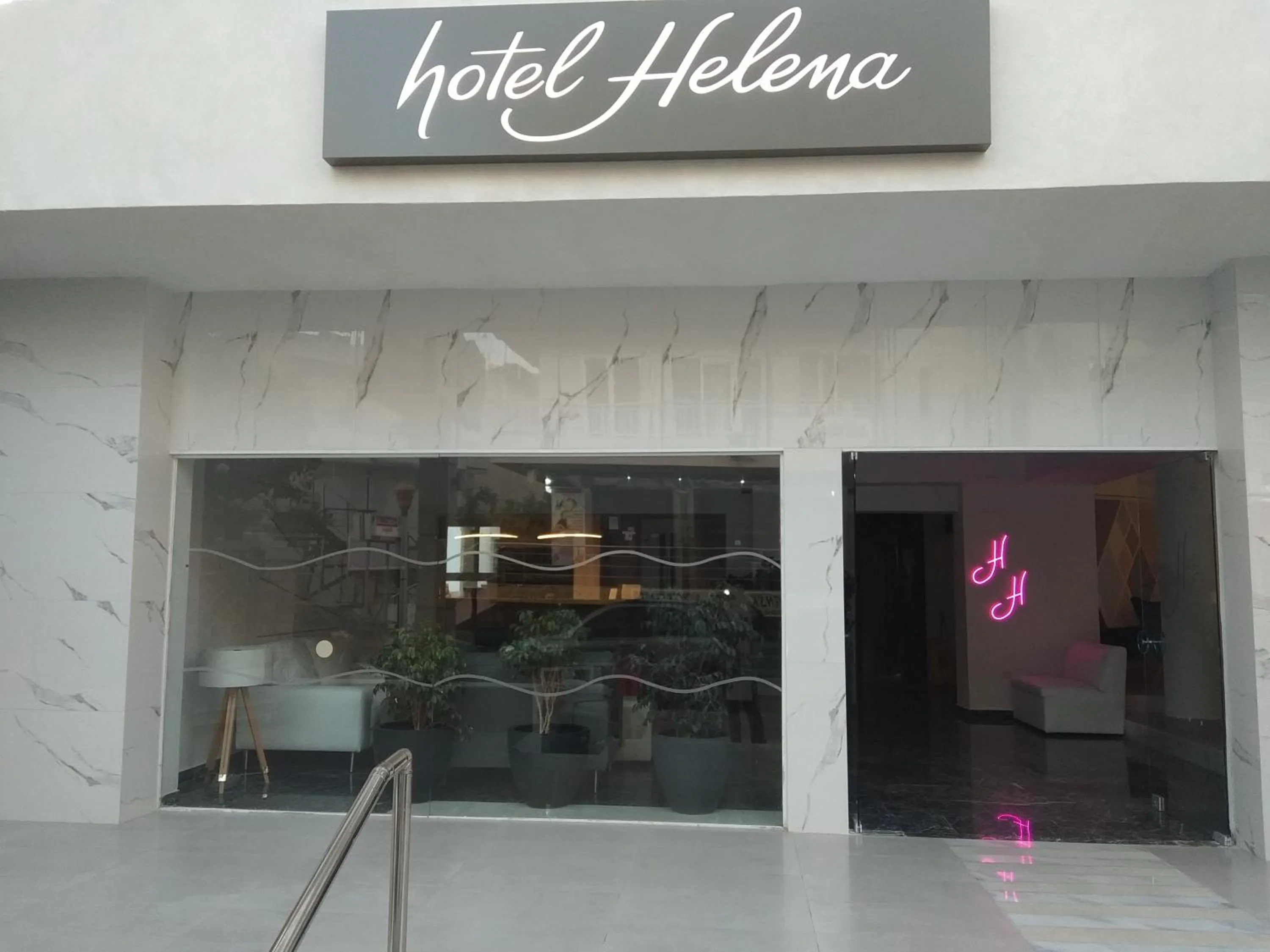 Facade/entrance in Helena Hotel