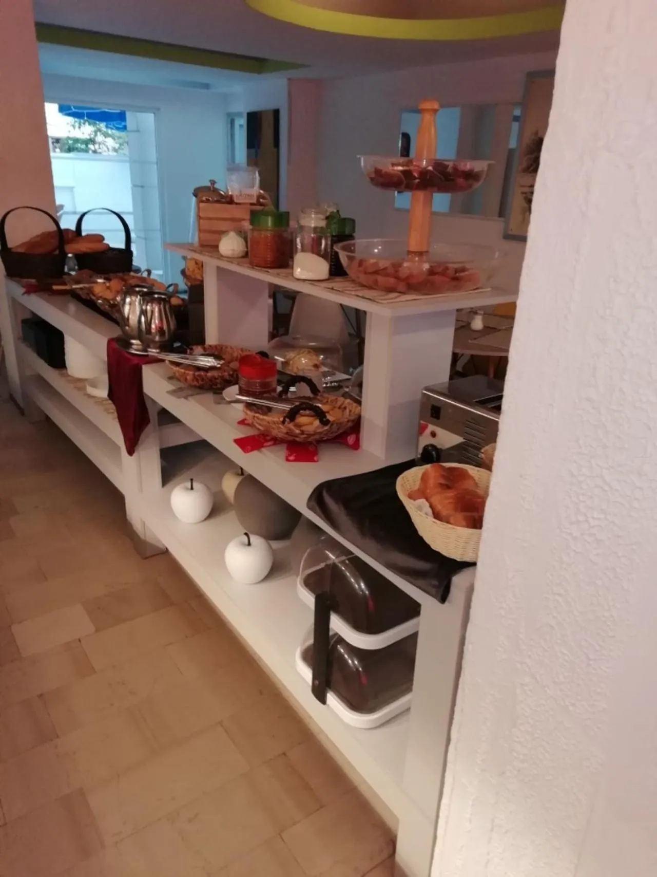 Food and drinks in Helena Hotel