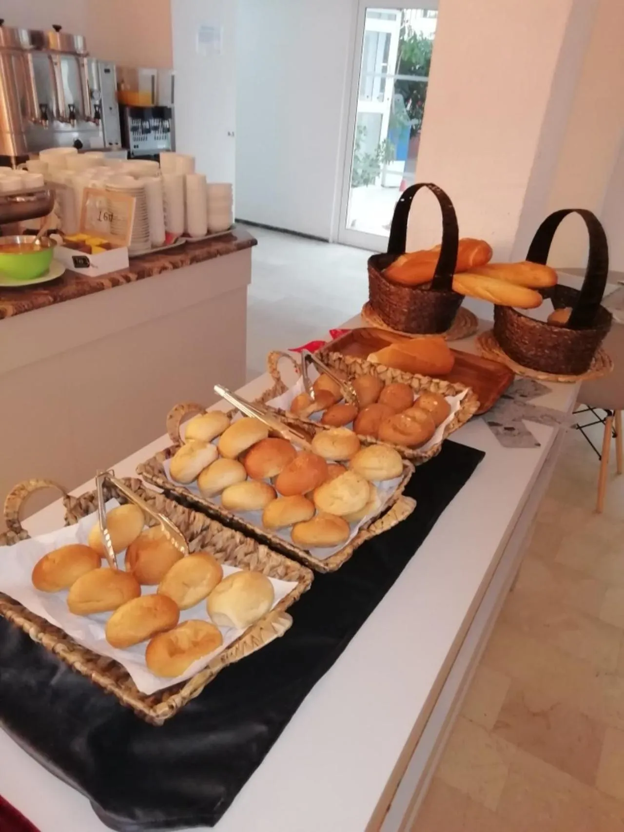 Food and drinks in Helena Hotel