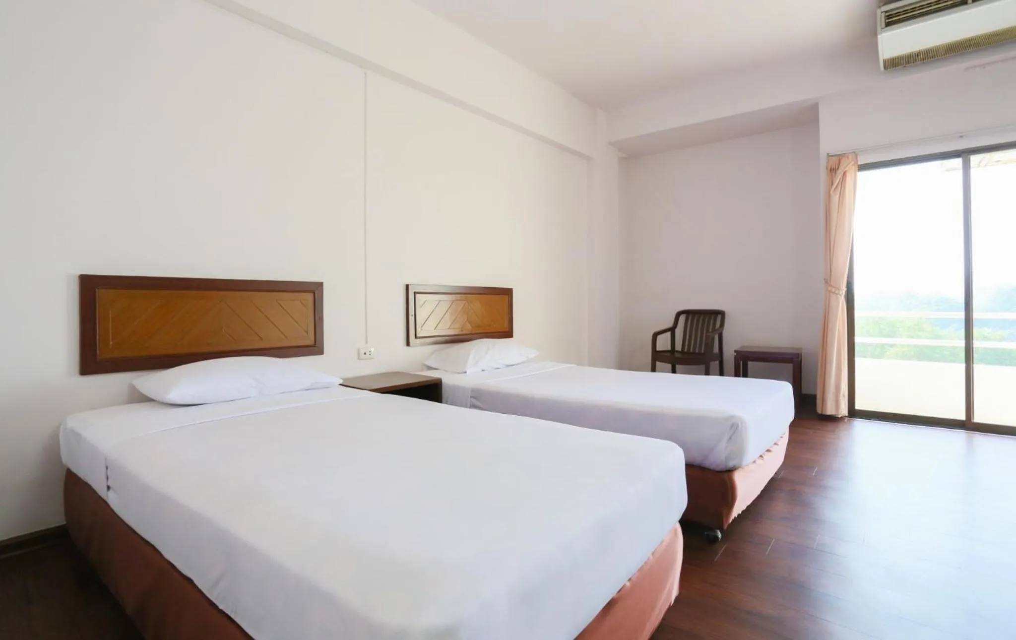 Seating area, Bed in Wiangwalee Hotel