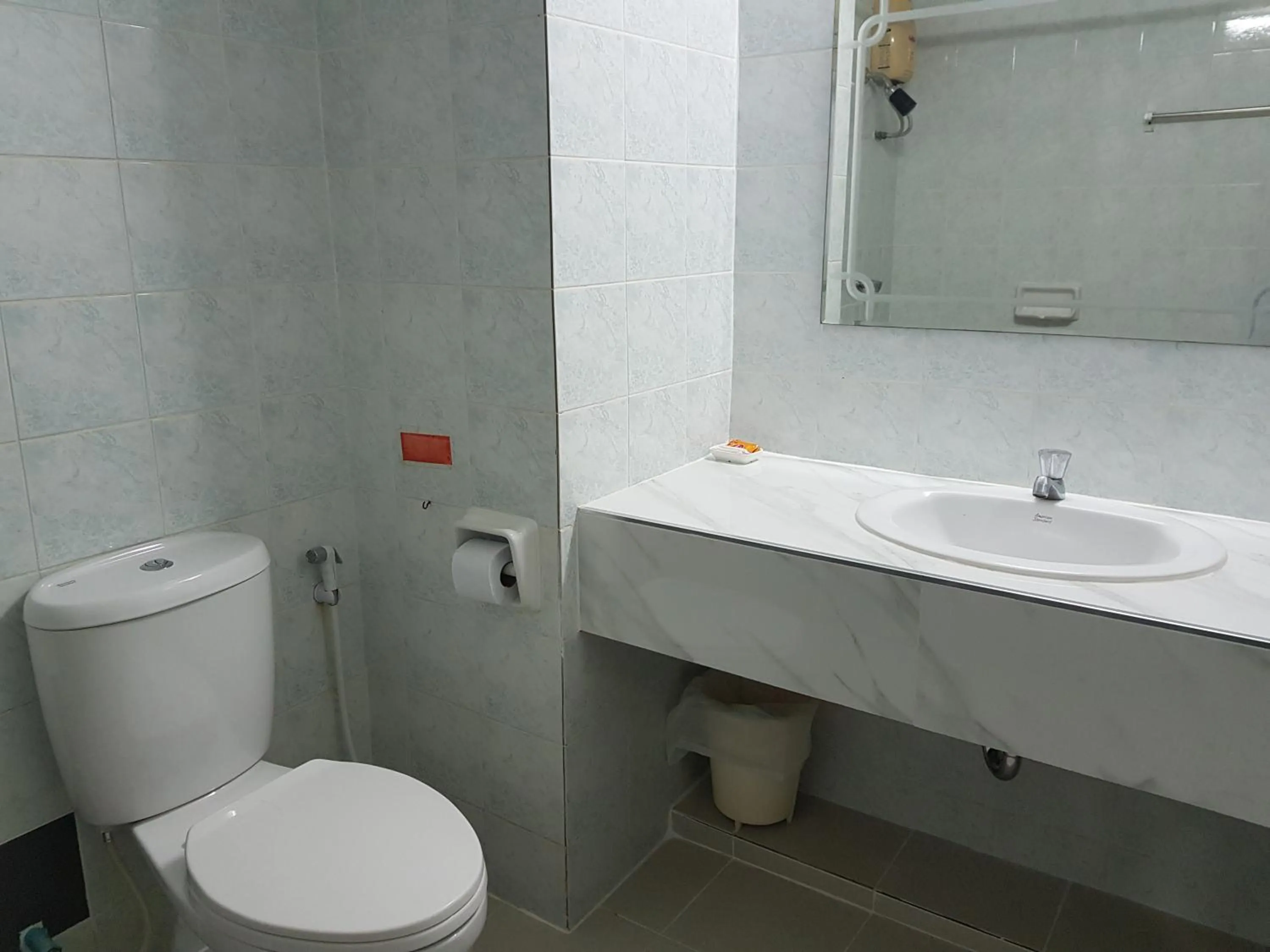 Bathroom in Wiangwalee Hotel